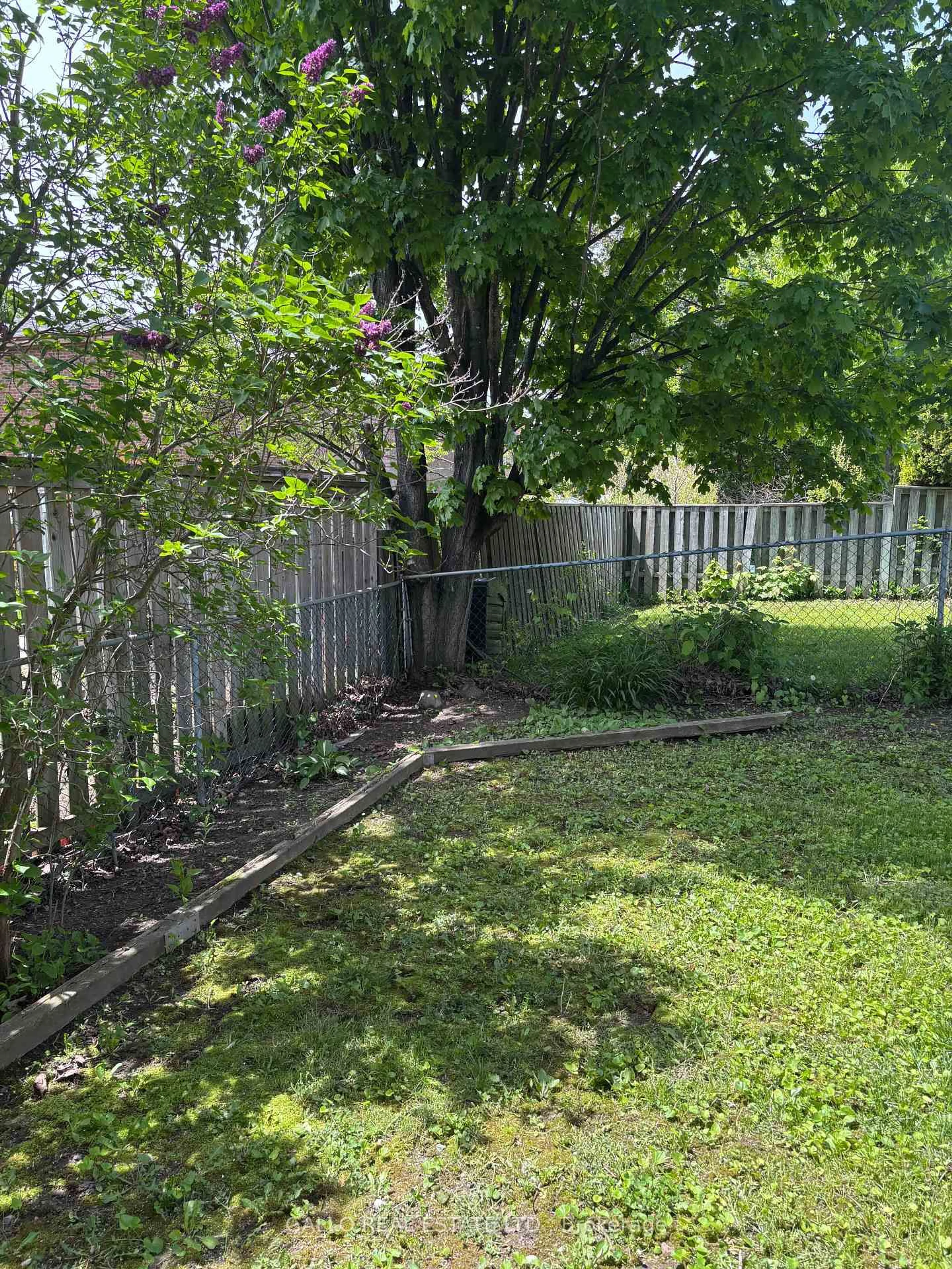 A pic from outside/outdoor area/front of a property/back of a property/a pic from drone, unknown for 35 Delmark Blvd, Markham Ontario L3P 3Z1