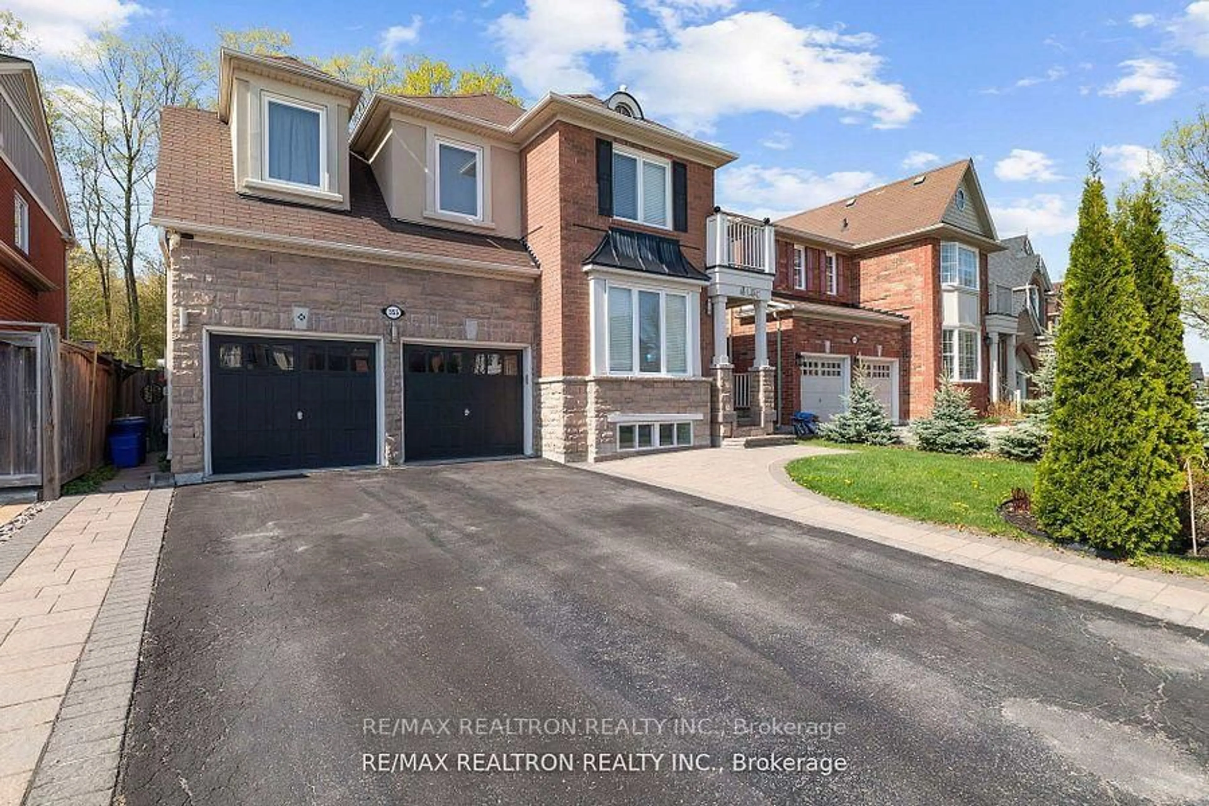 Home with brick exterior material, street for 355 Cheryl Mews Blvd, Newmarket Ontario L3X 3J7
