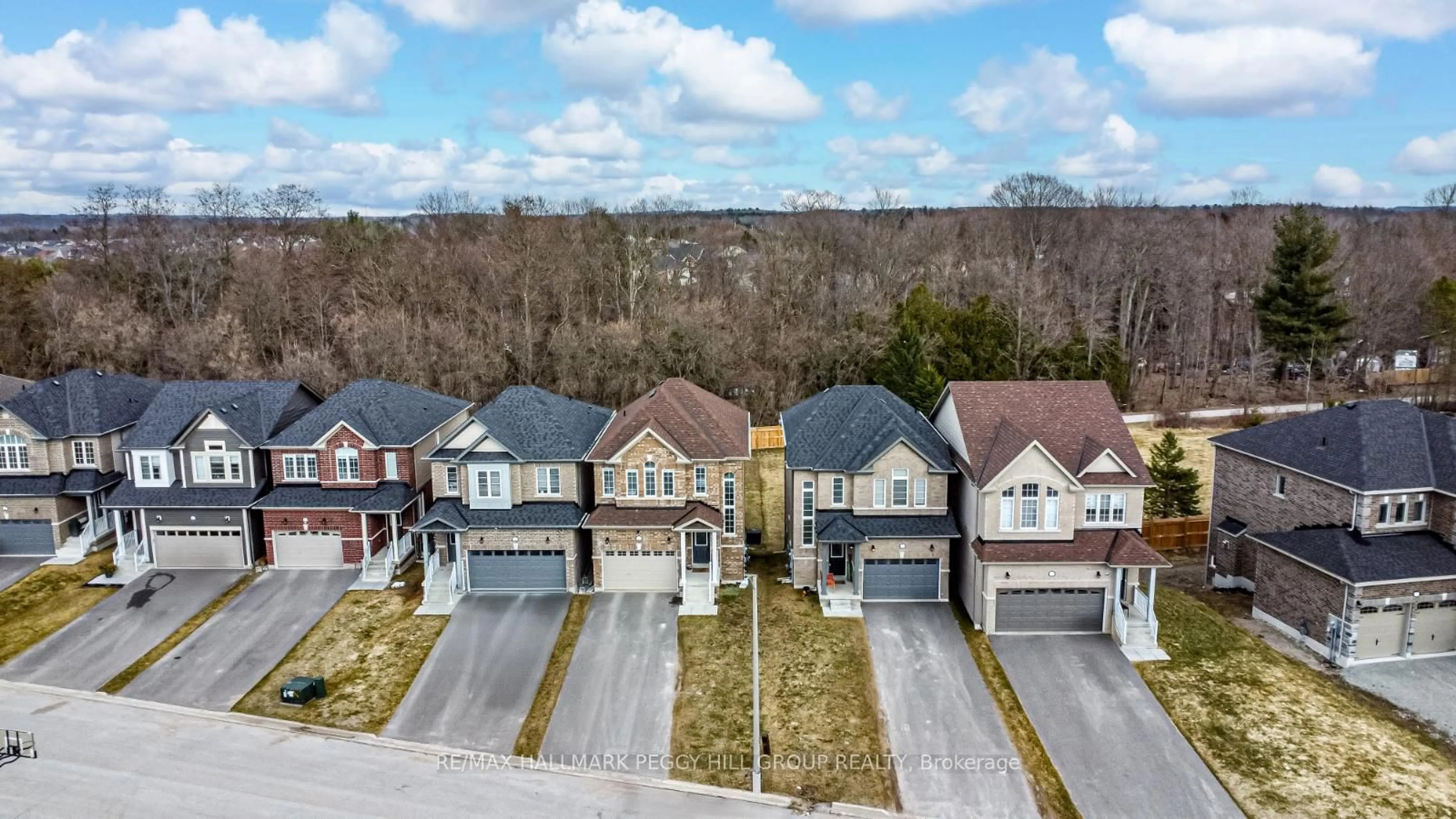 A pic from outside/outdoor area/front of a property/back of a property/a pic from drone, street for 96 Wood Cres, Essa Ontario L3W 0M5