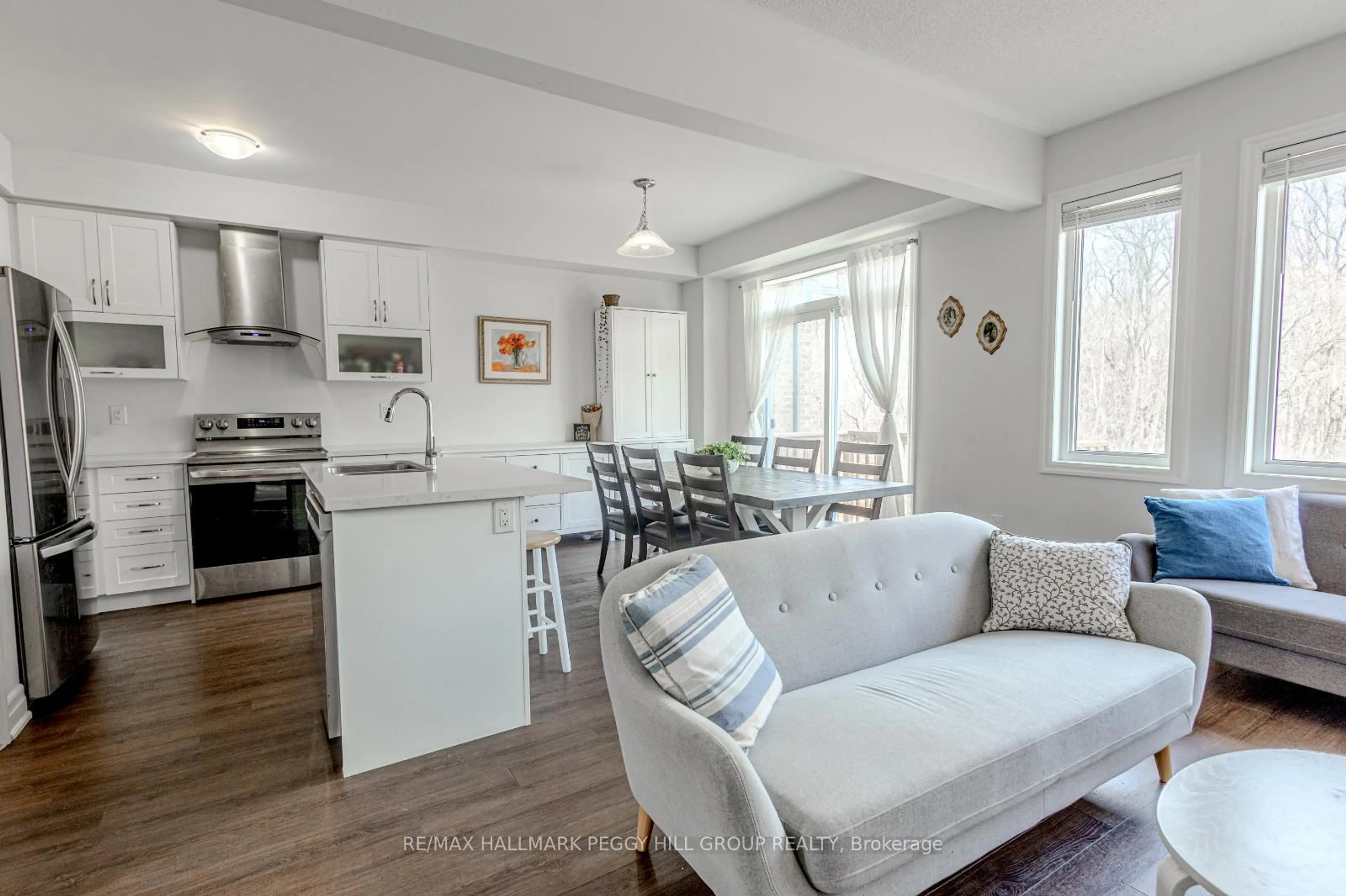 Open concept kitchen, unknown for 96 Wood Cres, Essa Ontario L3W 0M5