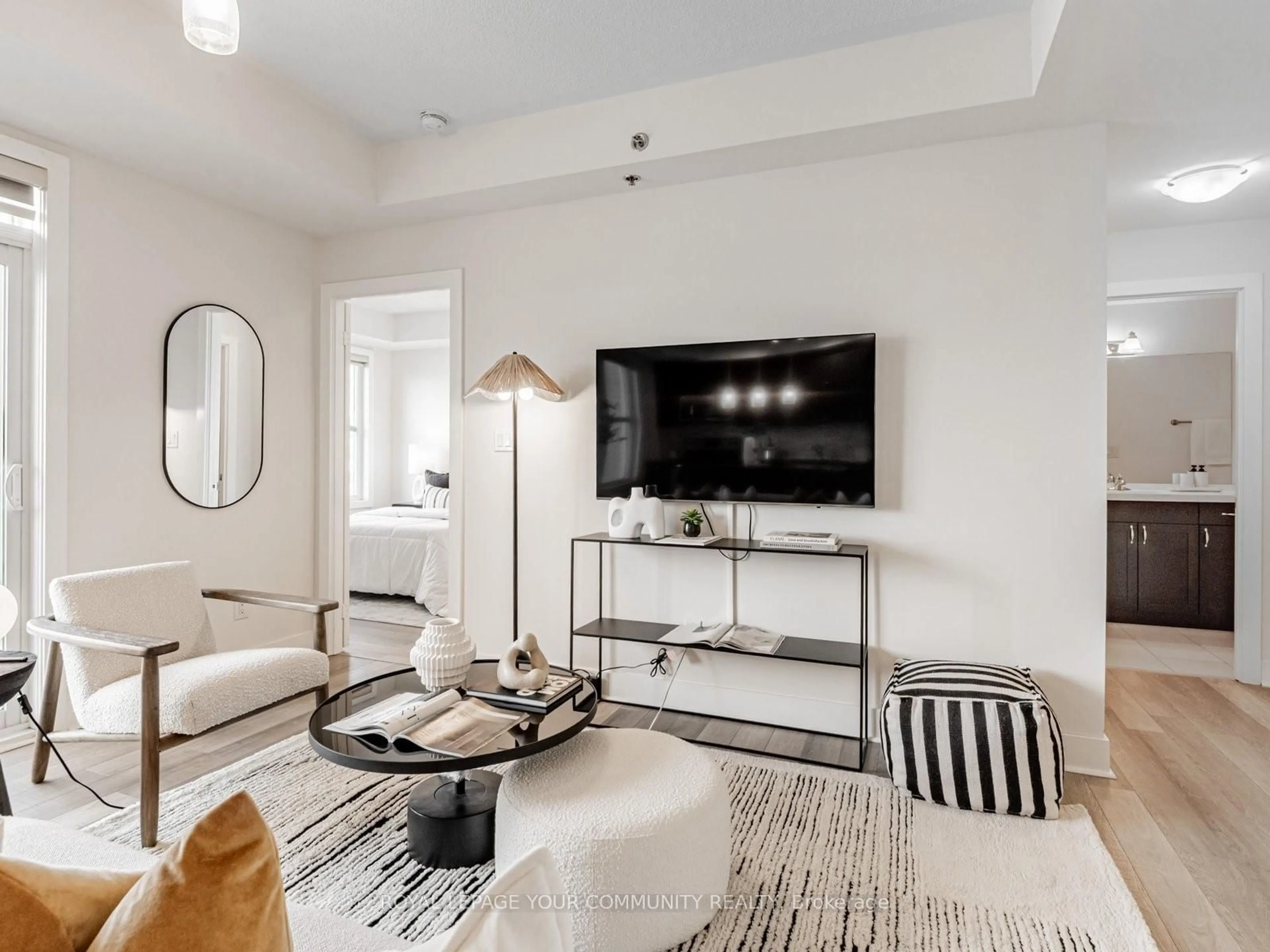 Living room with furniture, unknown for 28 Prince Regent St #321, Markham Ontario L6C 0V5