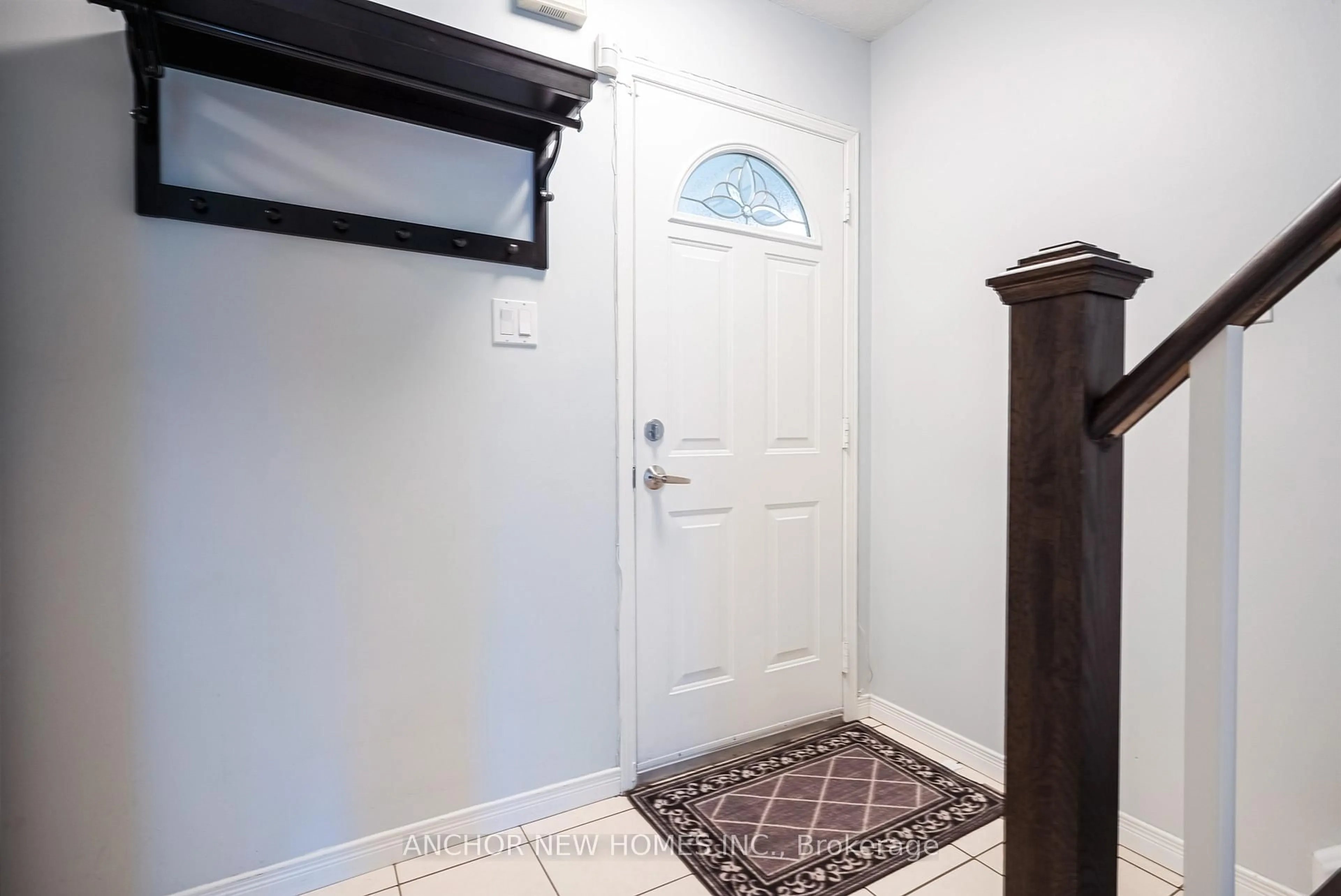 Indoor entryway for 125 Laguna Cres, Markham Ontario L3S 3G6