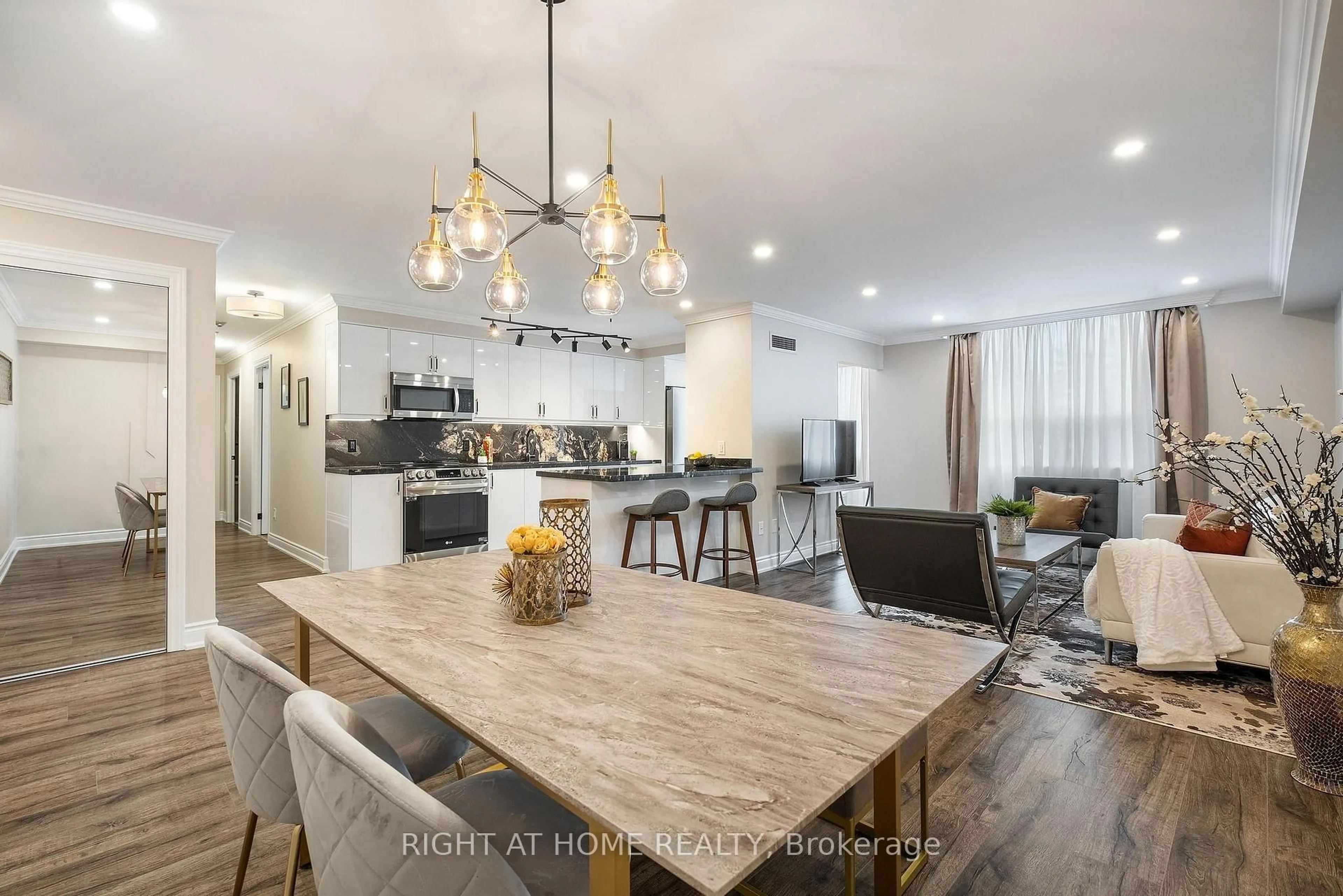 Open concept kitchen, unknown for 30 Harding Blvd #301, Richmond Hill Ontario L4C 9M3