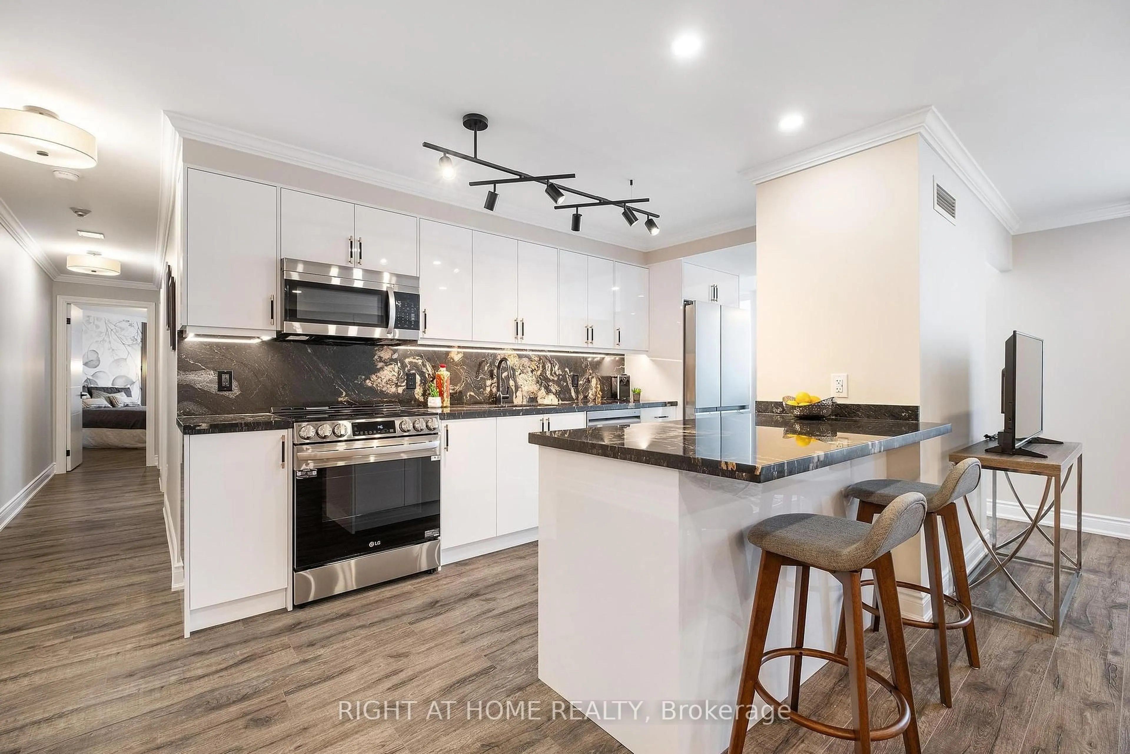 Open concept kitchen, unknown for 30 Harding Blvd #301, Richmond Hill Ontario L4C 9M3
