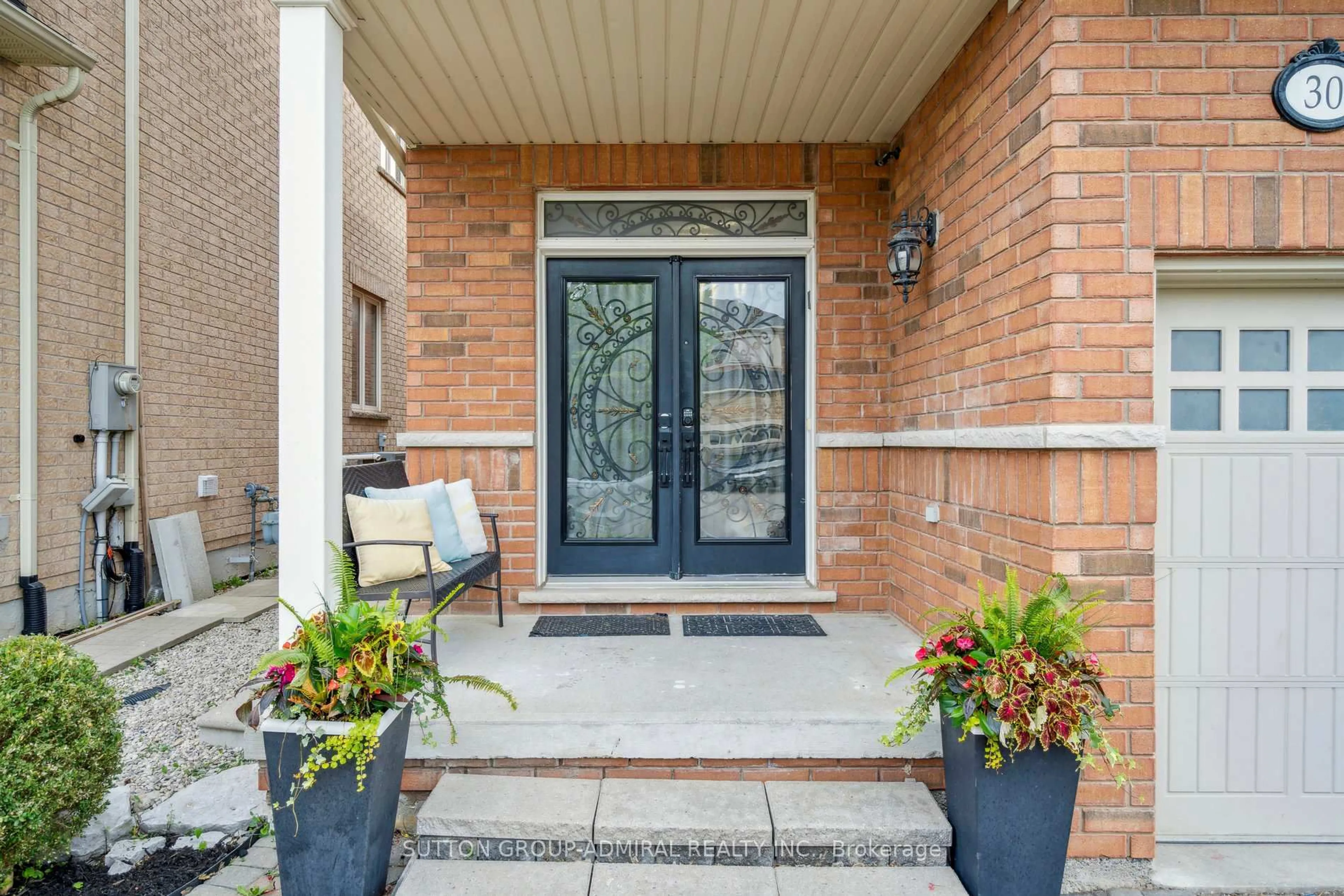 Indoor entryway for 30 Blue Grouse Rd, Vaughan Ontario L6A 4B9
