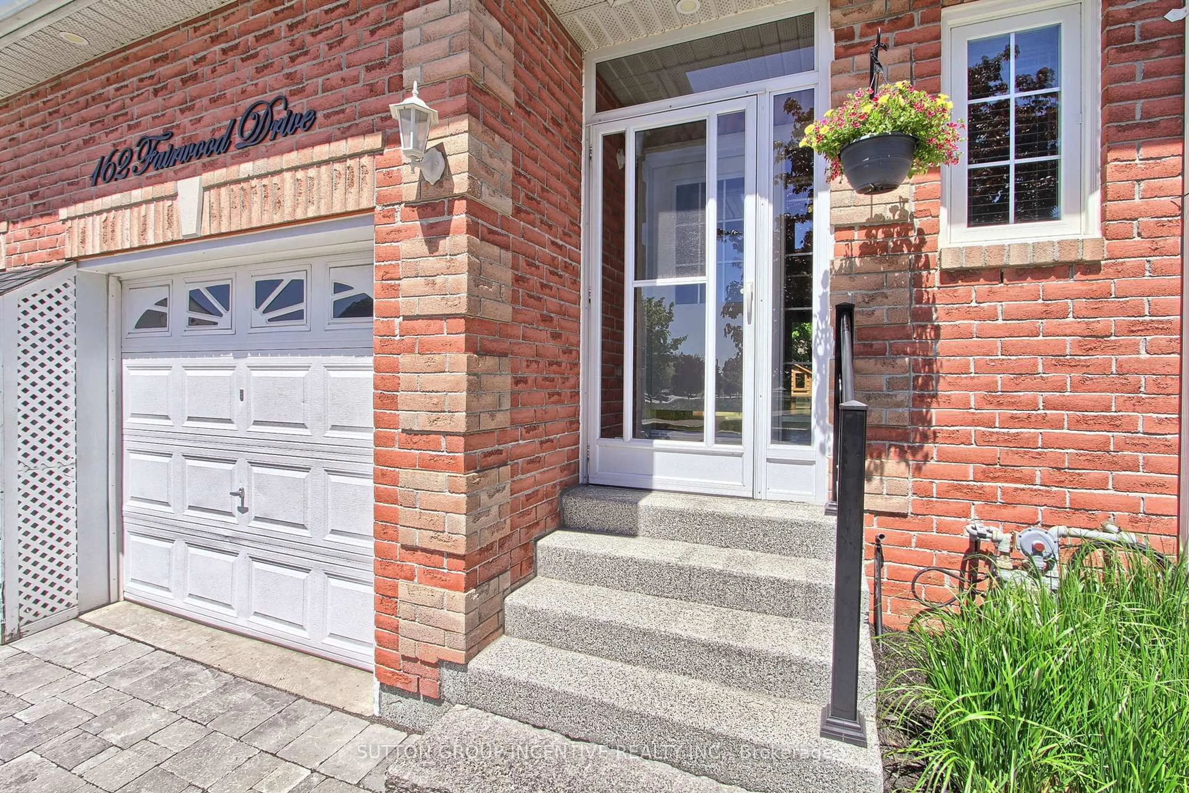 Home with brick exterior material, street for 162 Fairwood Dr, Georgina Ontario L4P 3Y3