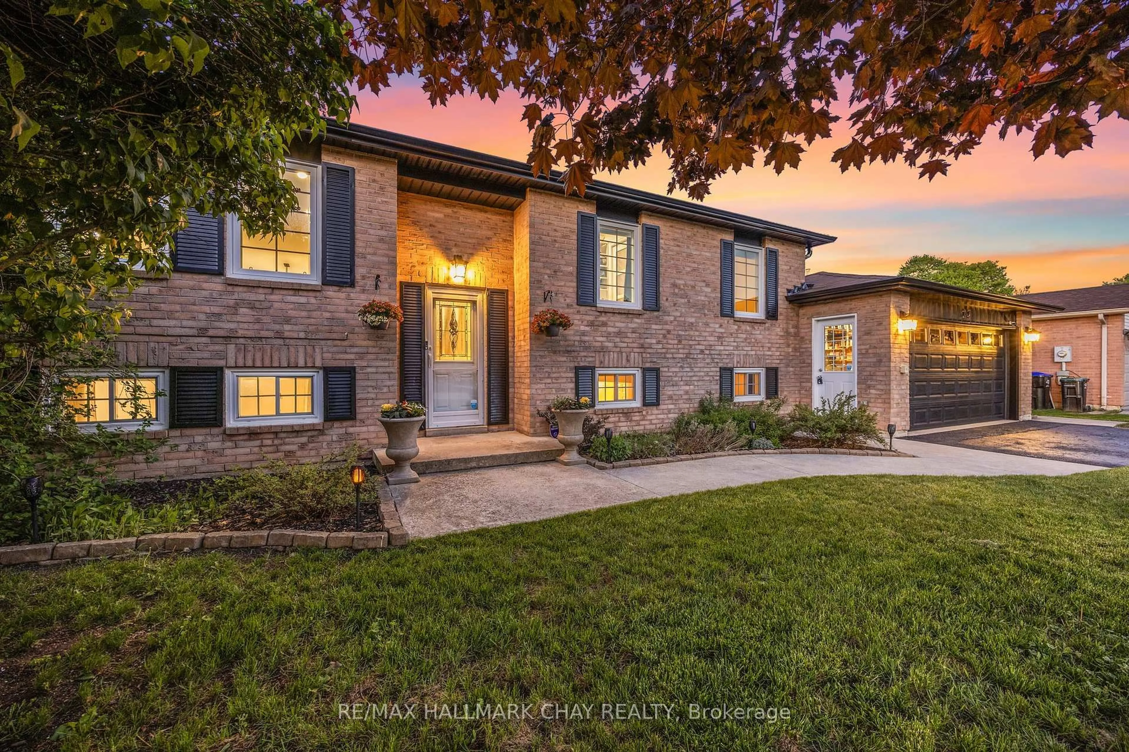 Home with brick exterior material, street for 23 McCarthy Cres, Essa Ontario L3W 0J3