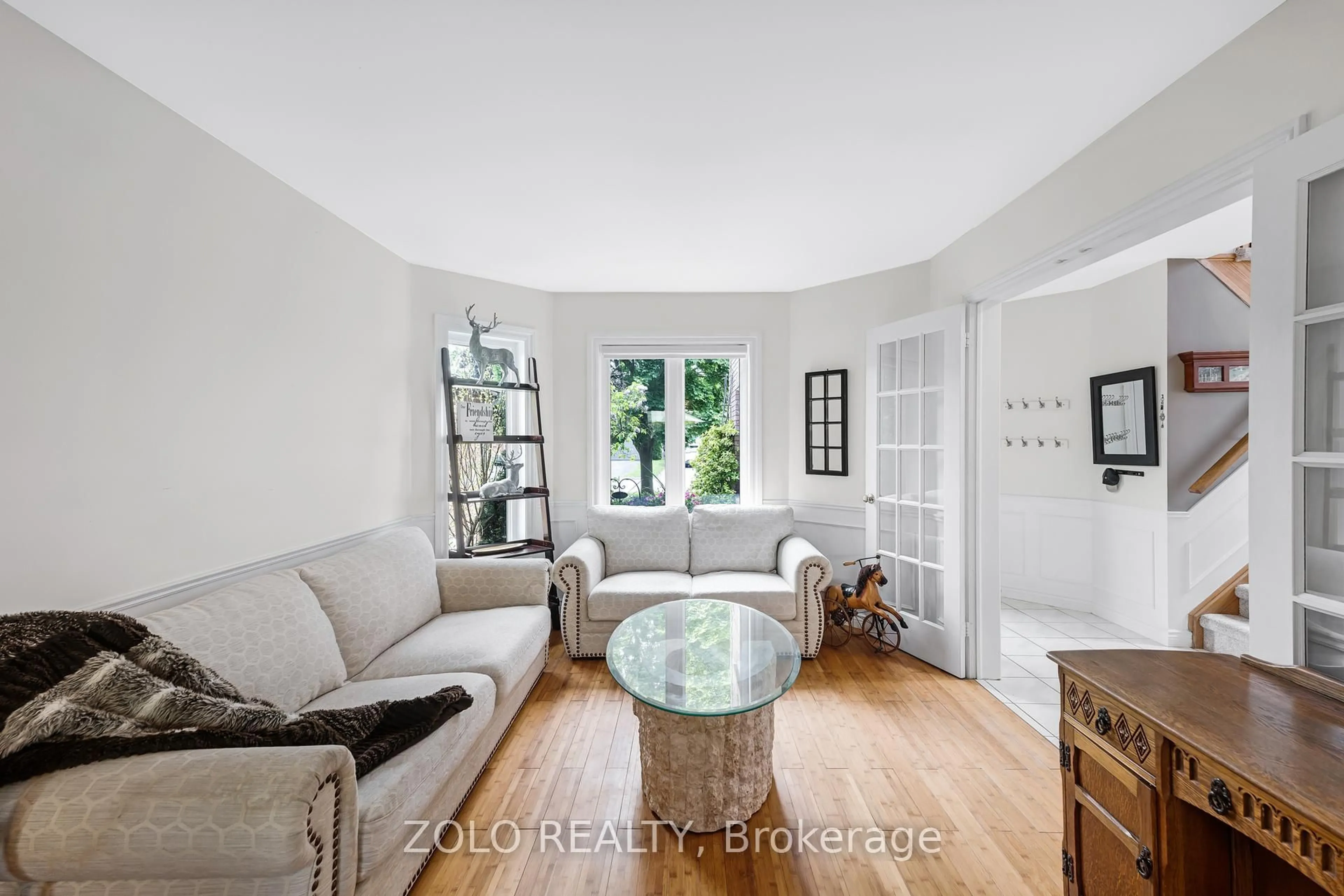 Living room with furniture, unknown for 353 Pickering Cres, Newmarket Ontario L3Y 8G7