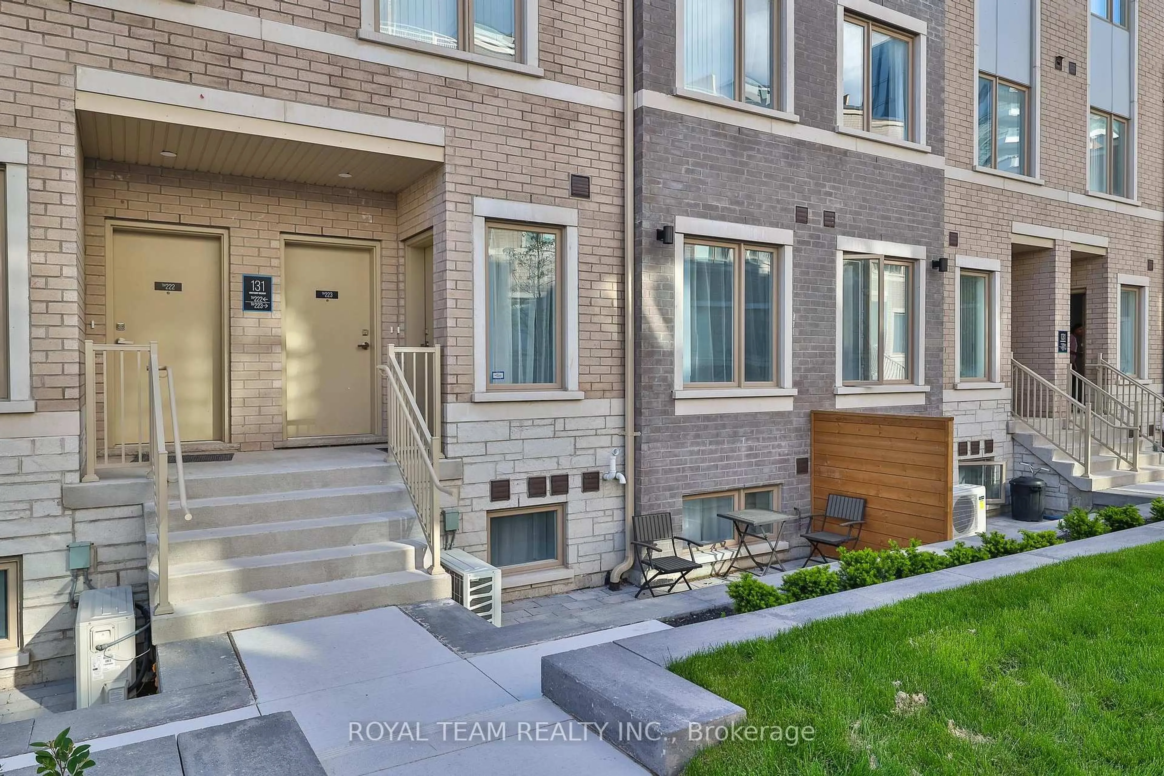 Home with brick exterior material, street for 131 Honeycrisp Cres #224, Vaughan Ontario L4K 0N7