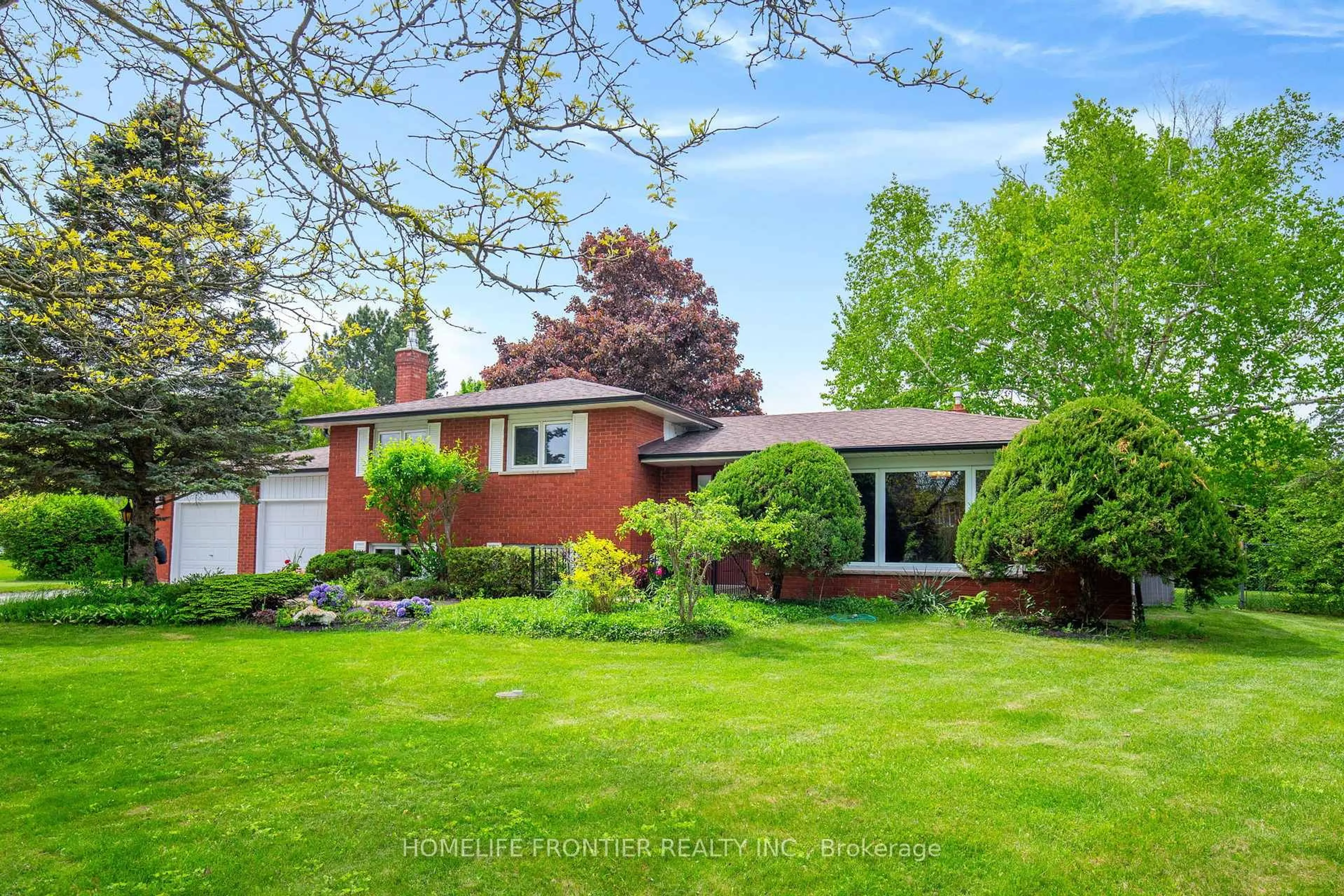Home with brick exterior material, street for 40 Delta Cres, East Gwillimbury Ontario L9N 1G4
