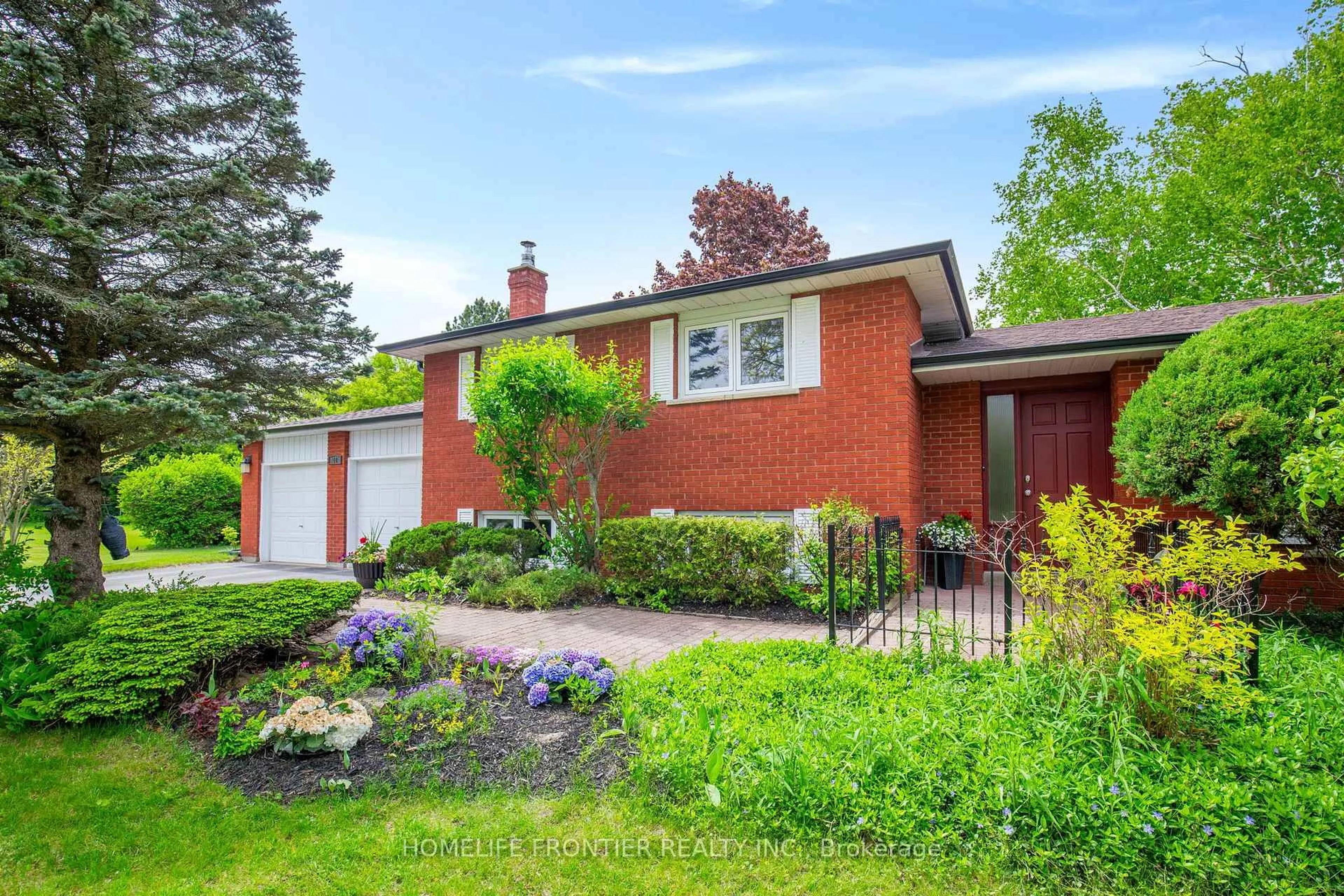 Home with brick exterior material, street for 40 Delta Cres, East Gwillimbury Ontario L9N 1G4