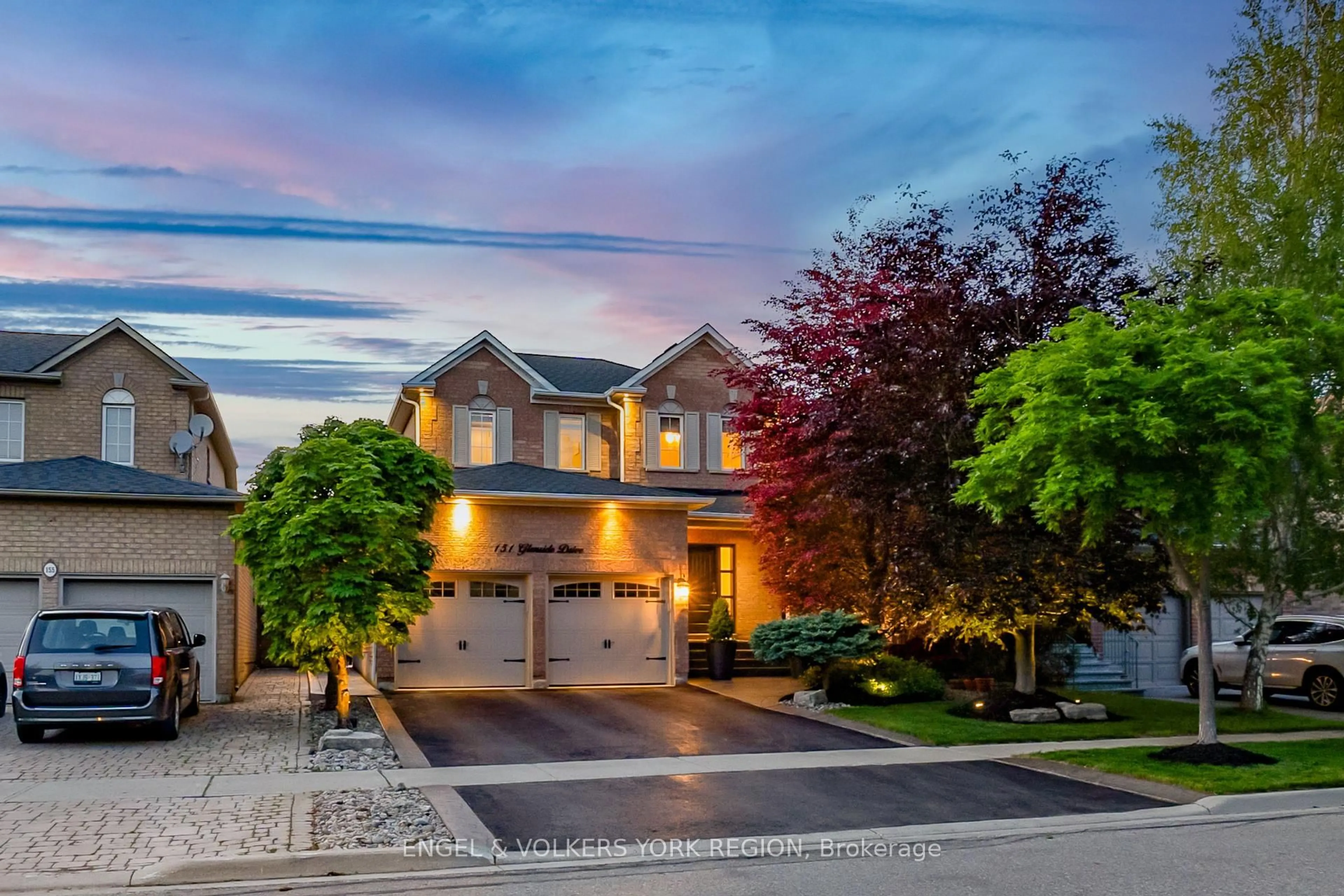 A pic from outside/outdoor area/front of a property/back of a property/a pic from drone, street for 151 Glenside Dr, Vaughan Ontario L6A 2H0