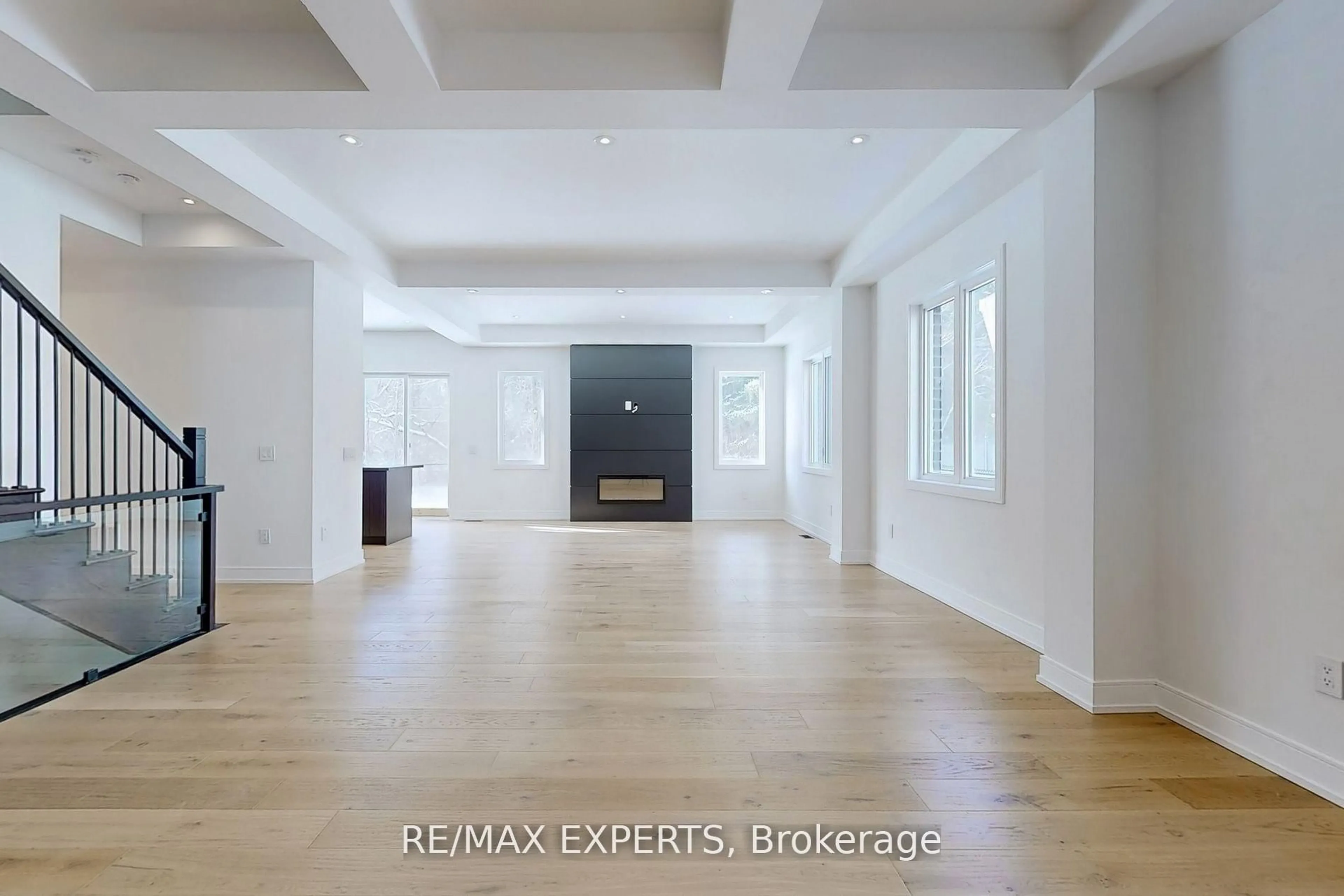 Indoor foyer for 26 Night Sky Crt, Richmond Hill Ontario L4C 2R4