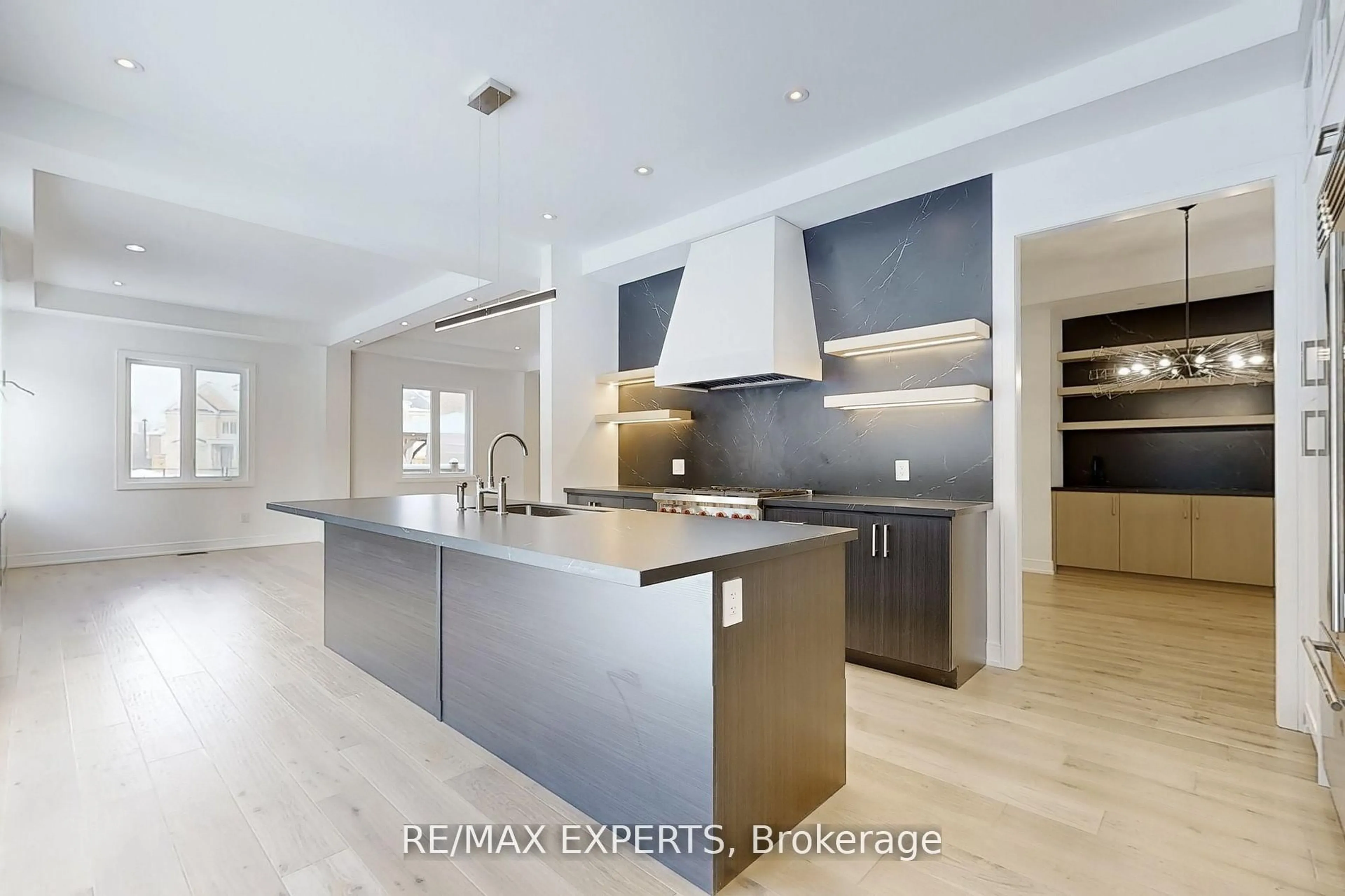 Contemporary kitchen, unknown for 26 Night Sky Crt, Richmond Hill Ontario L4C 2R4