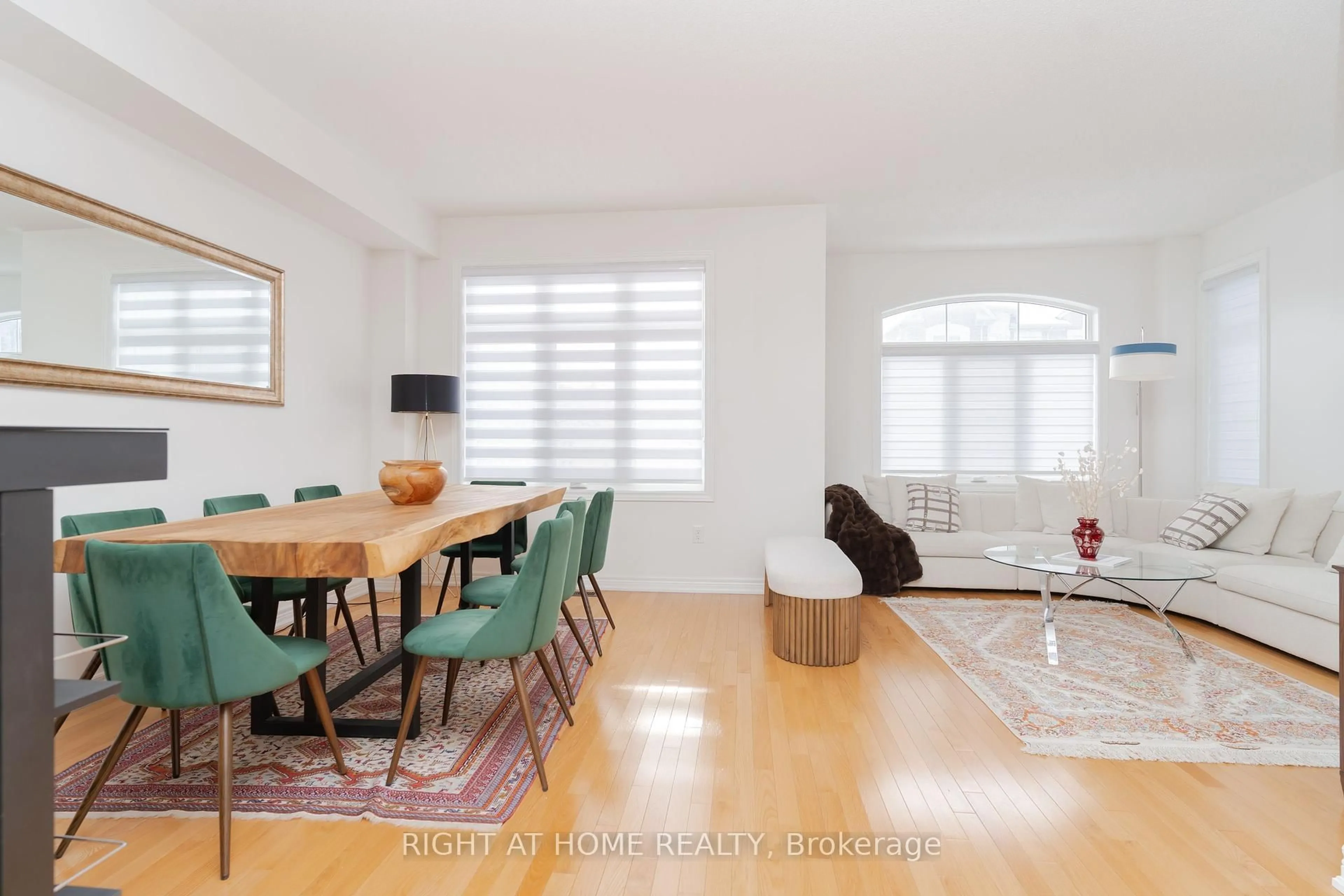 Dining room, wood/laminate floor for 12 Globemaster Lane, Richmond Hill Ontario L4E 1H3