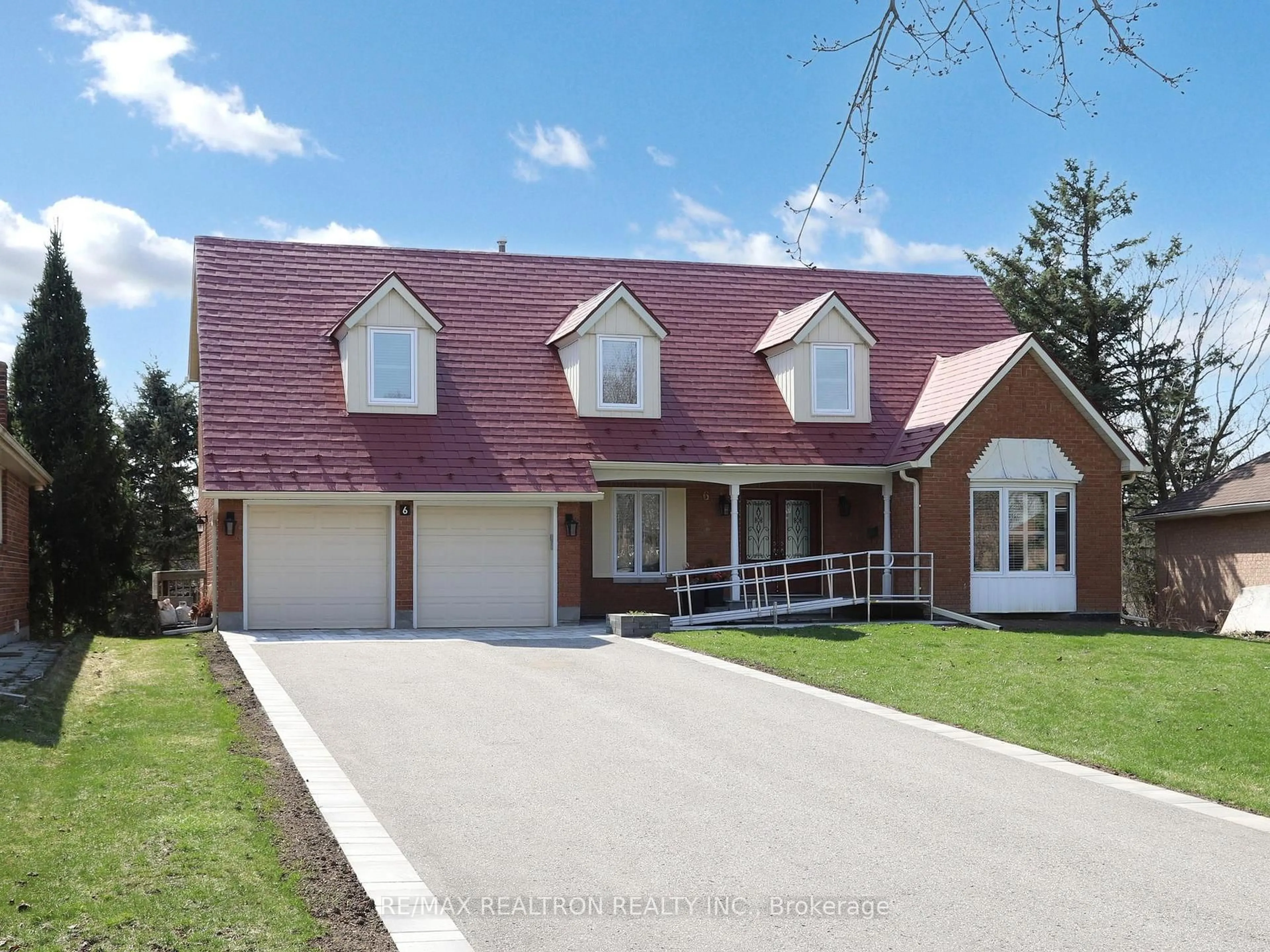 Home with vinyl exterior material, street for 6 Craigleith Cres, Richmond Hill Ontario L4E 2S3