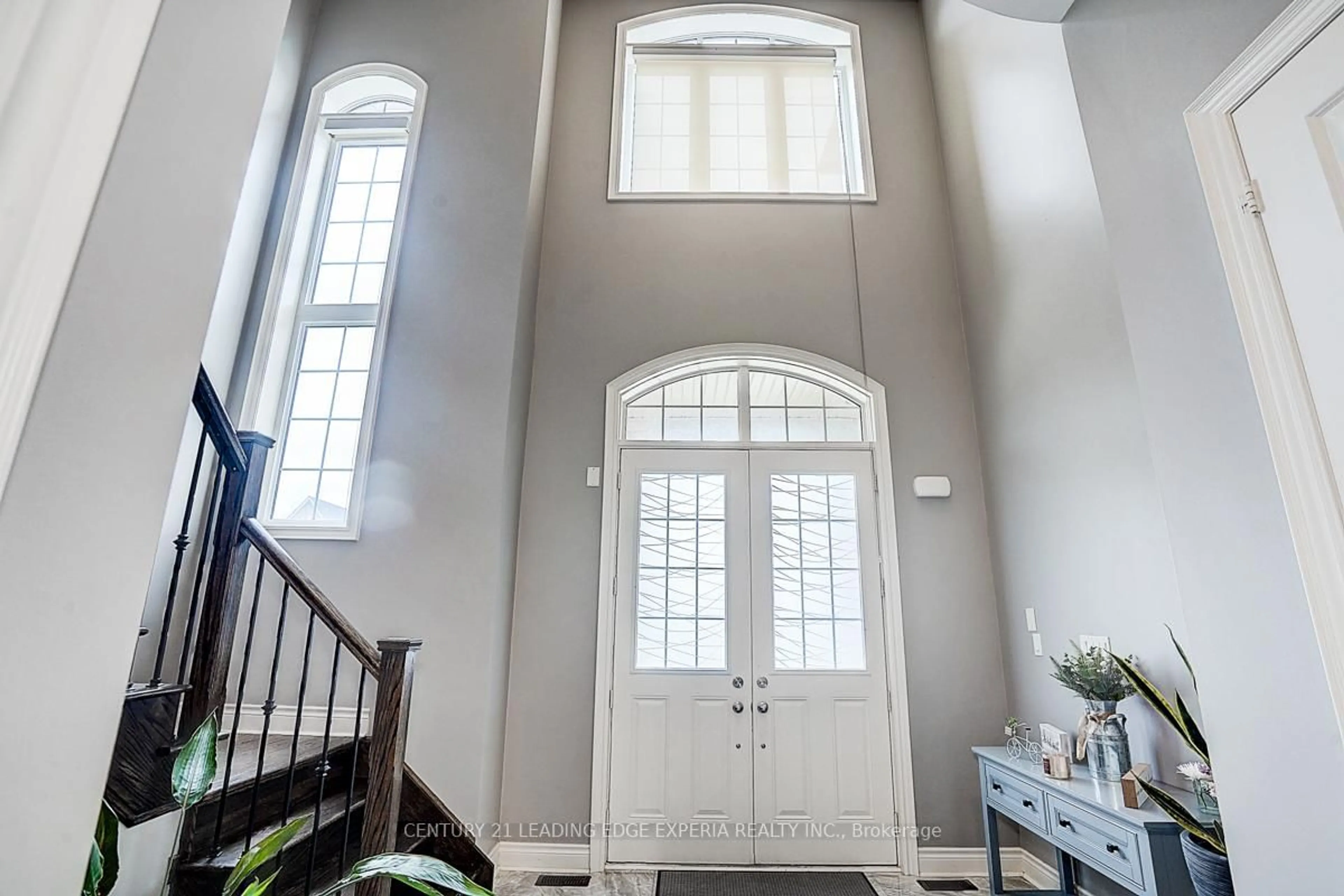Indoor entryway for 290 Inverness Way, Bradford West Gwillimbury Ontario L3Z 2A6