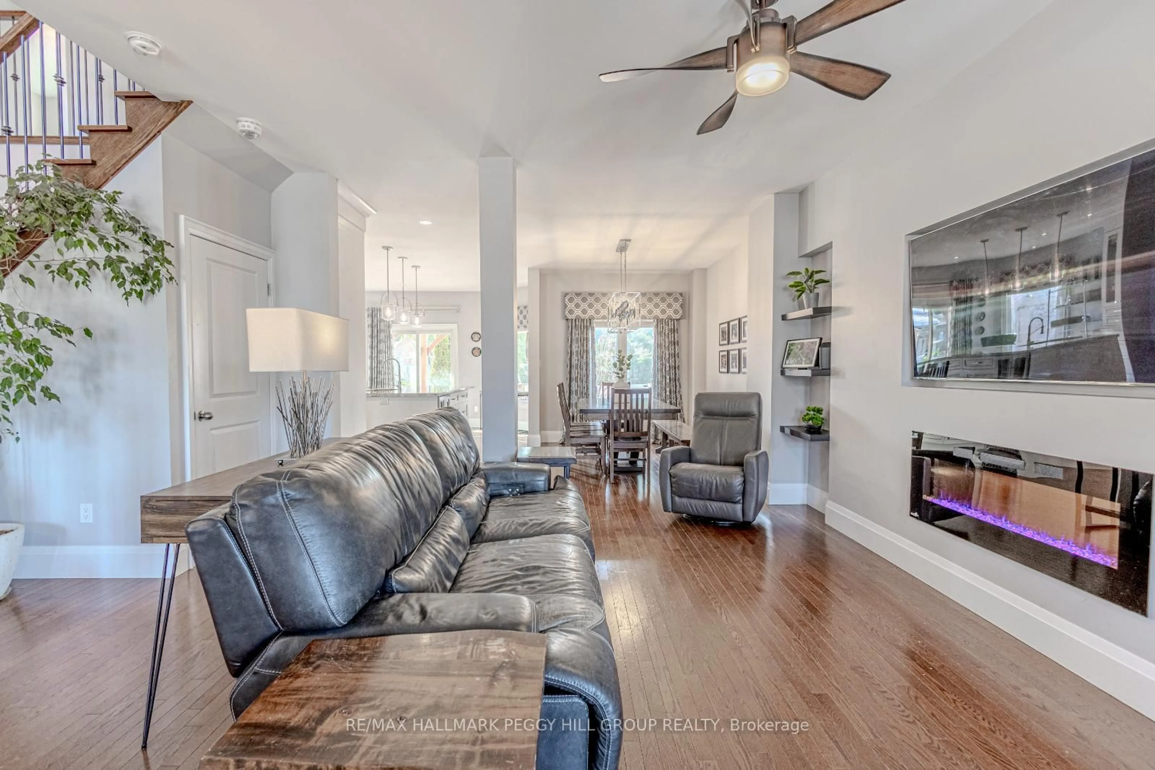 Living room with furniture, unknown for 1940 Webster Blvd, Innisfil Ontario L9S 2A5