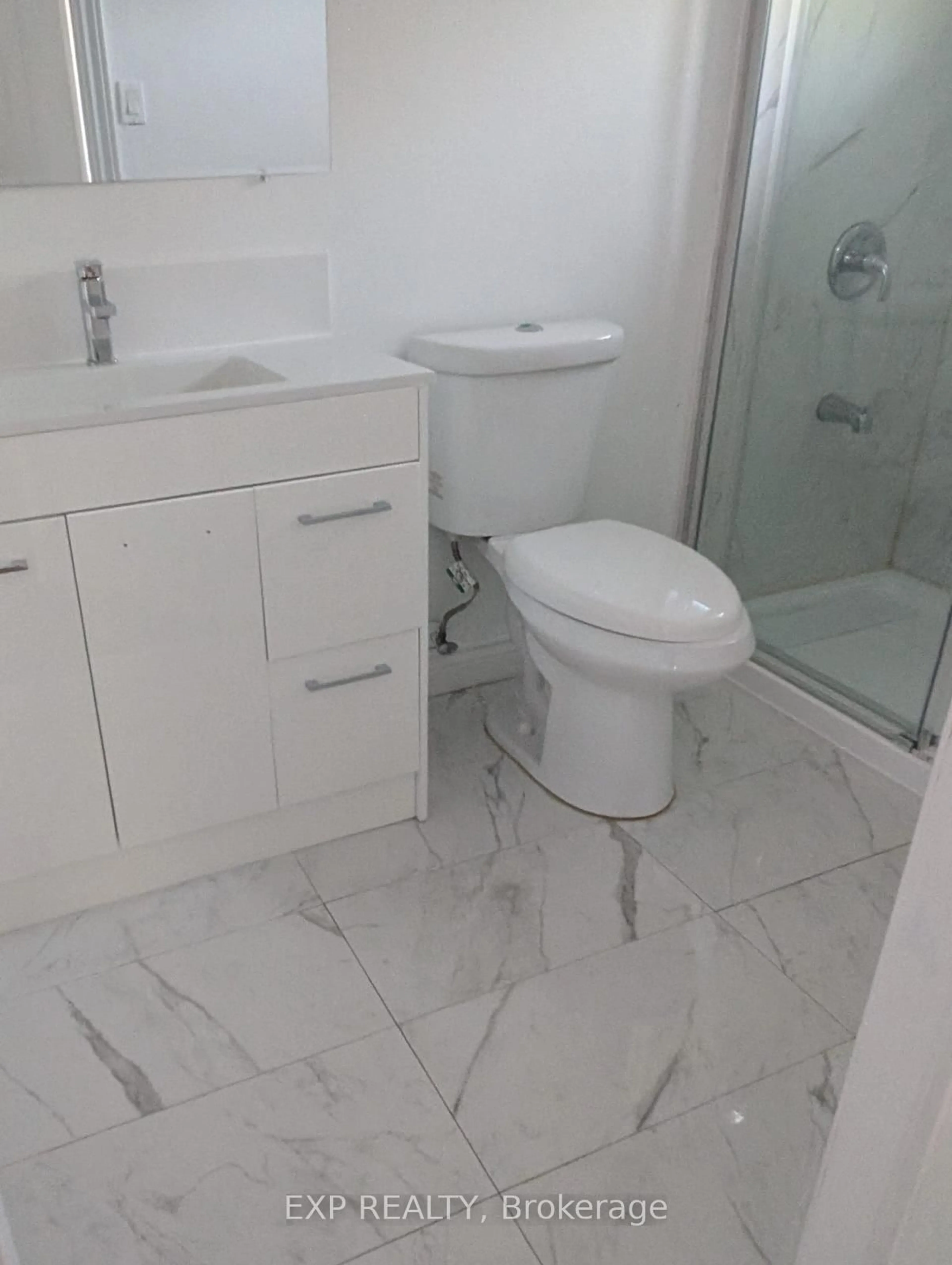 Standard bathroom, ceramic/tile floor for 201 Garden Ave, Georgina Ontario L4P 2L3