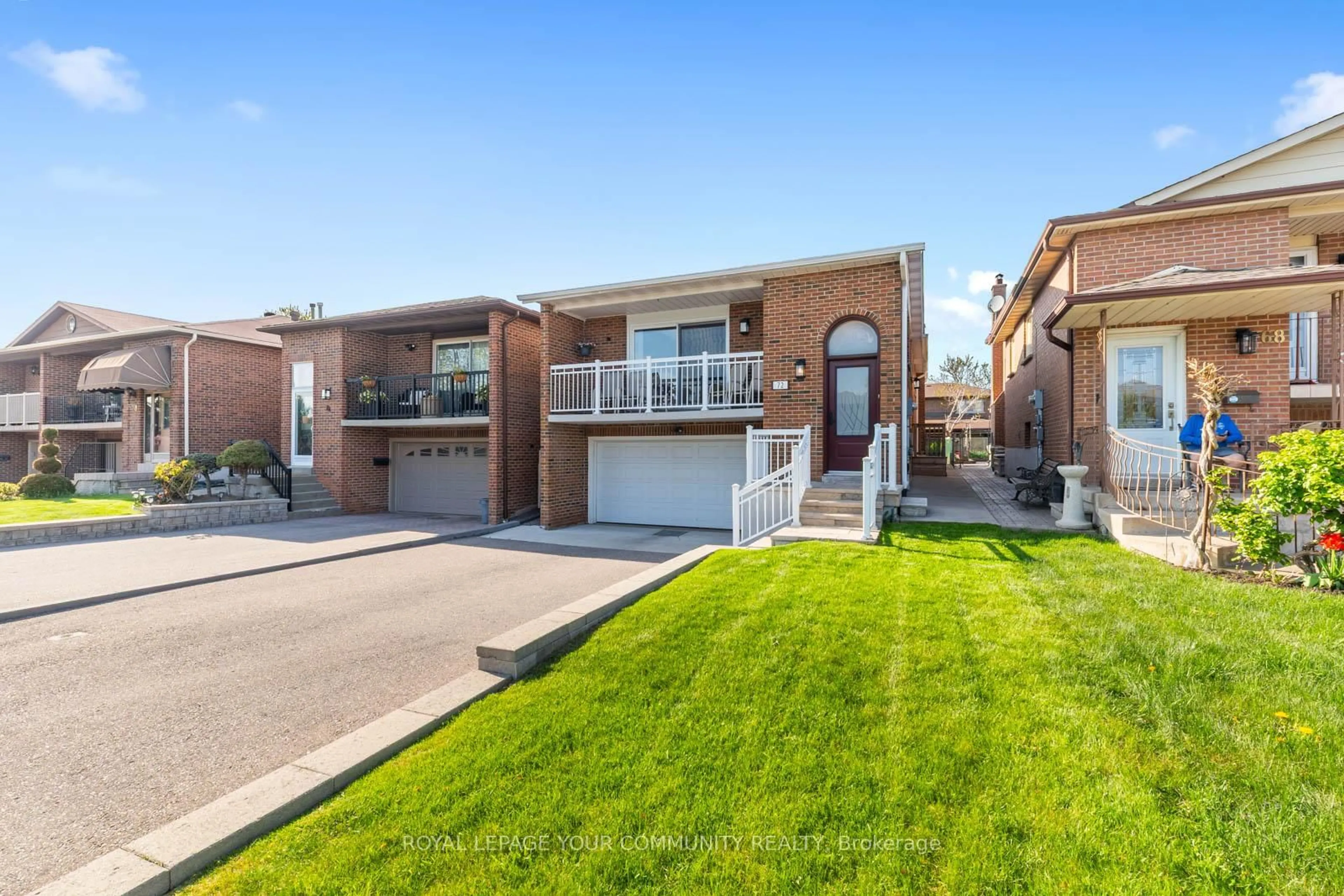 Home with brick exterior material, street for 72 Ashburn Cres, Vaughan Ontario L4L 1G9