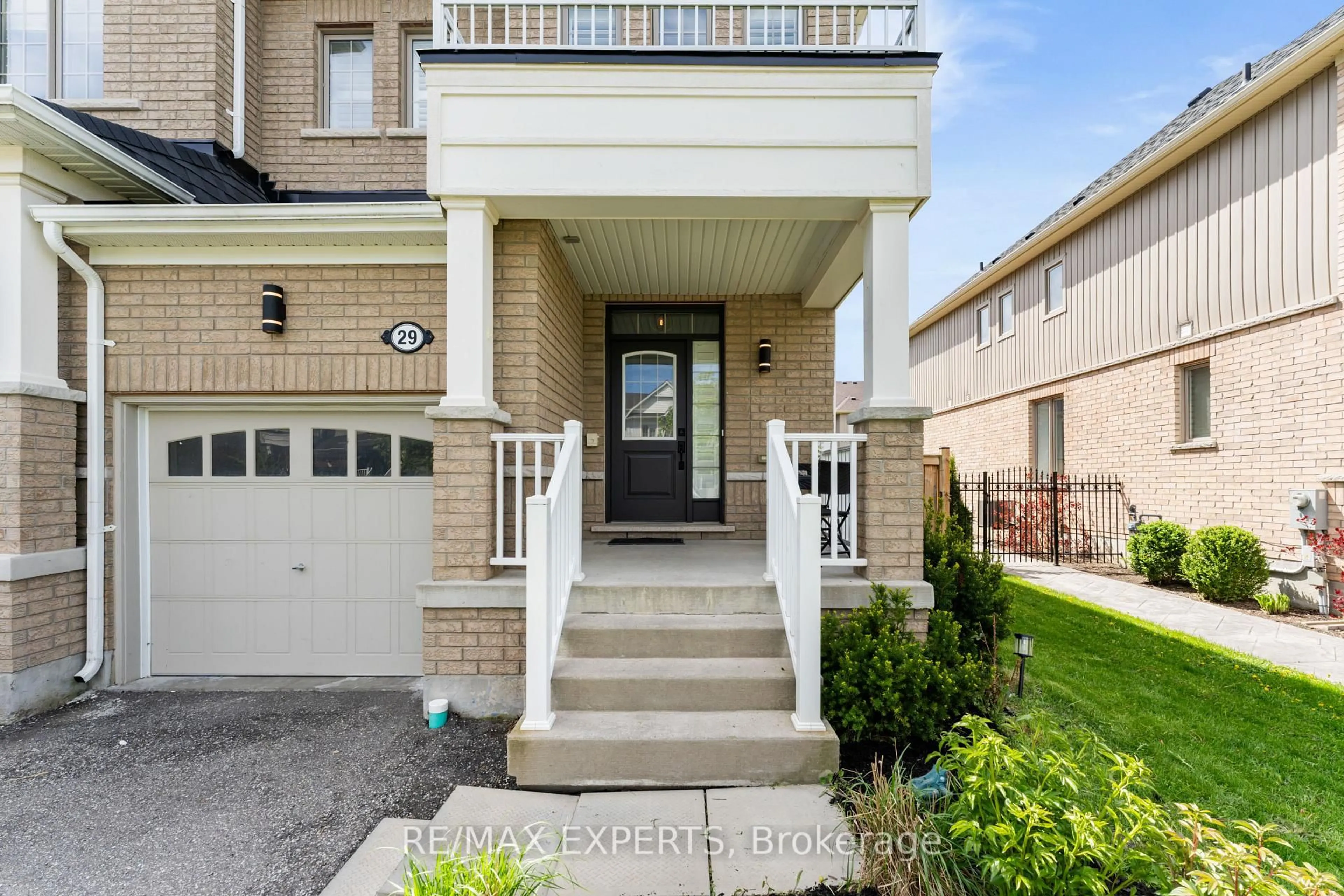 Indoor entryway for 29 Sharpe Cres, New Tecumseth Ontario L0G 1W0