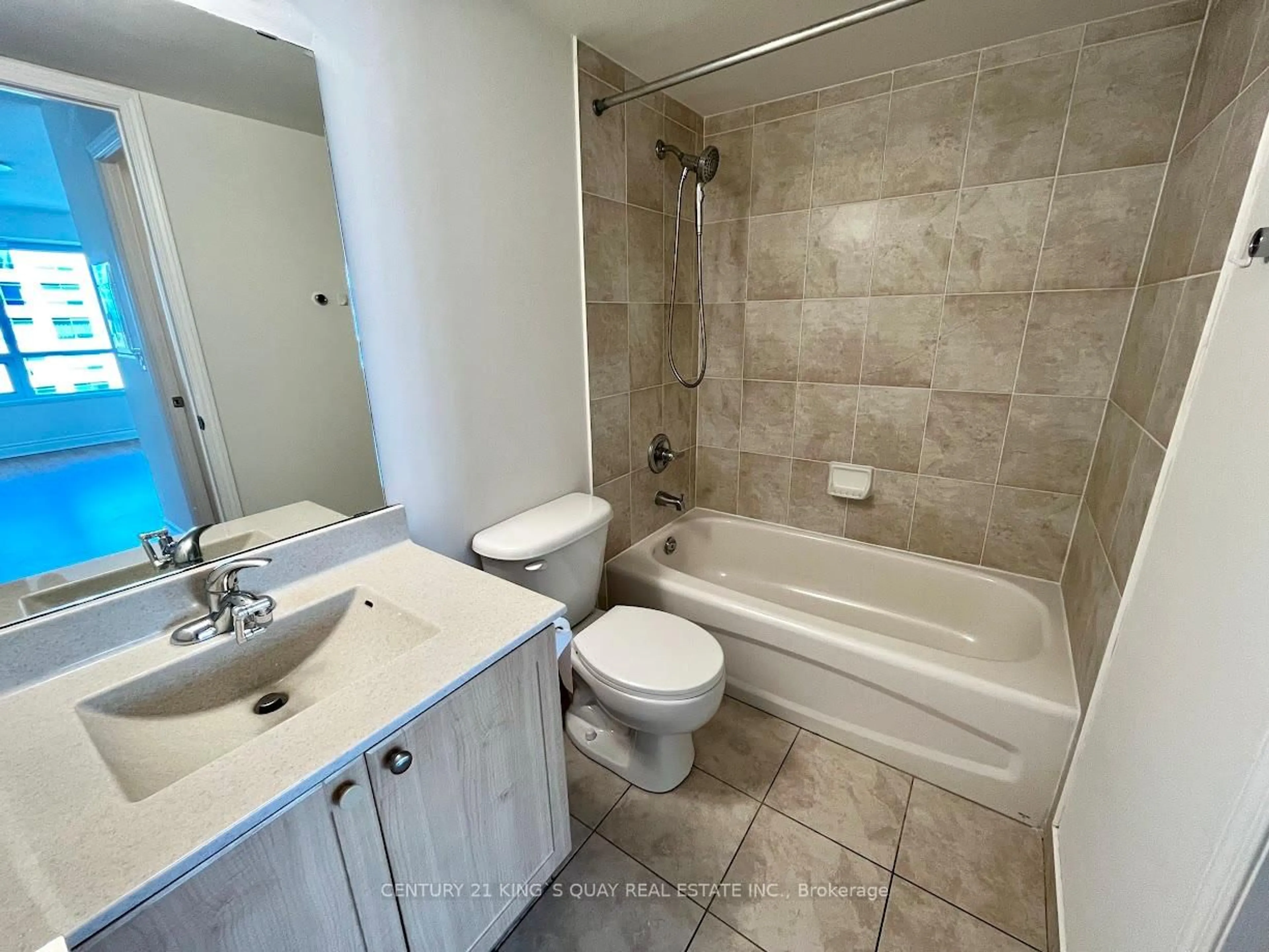 Standard bathroom, ceramic/tile floor for 55 South Town Centre Blvd #702, Markham Ontario L6G 0B1