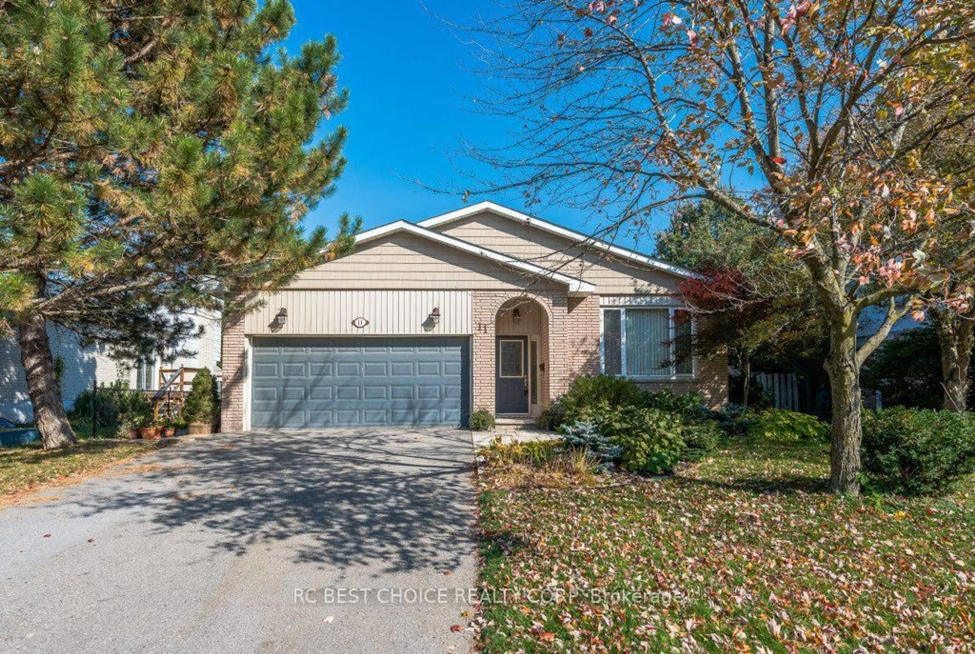 Home with vinyl exterior material, street for 11 Emily Carr St, Markham Ontario L3R 2K3