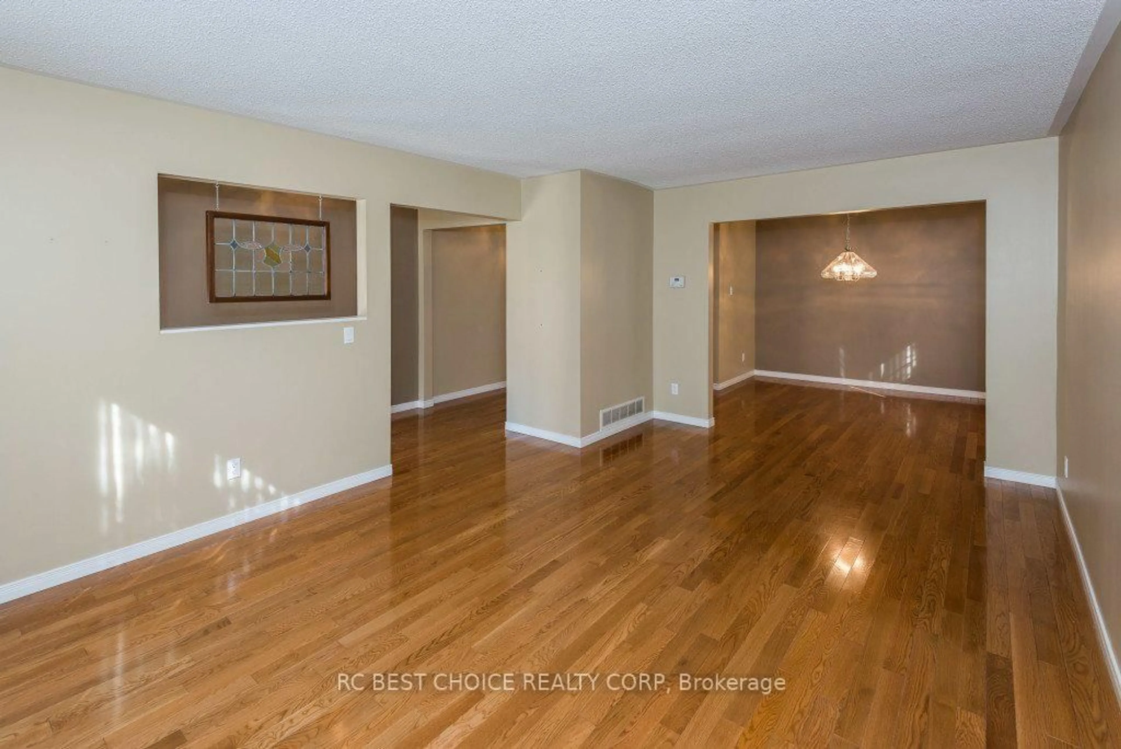 A pic of a room for 11 Emily Carr St, Markham Ontario L3R 2K3