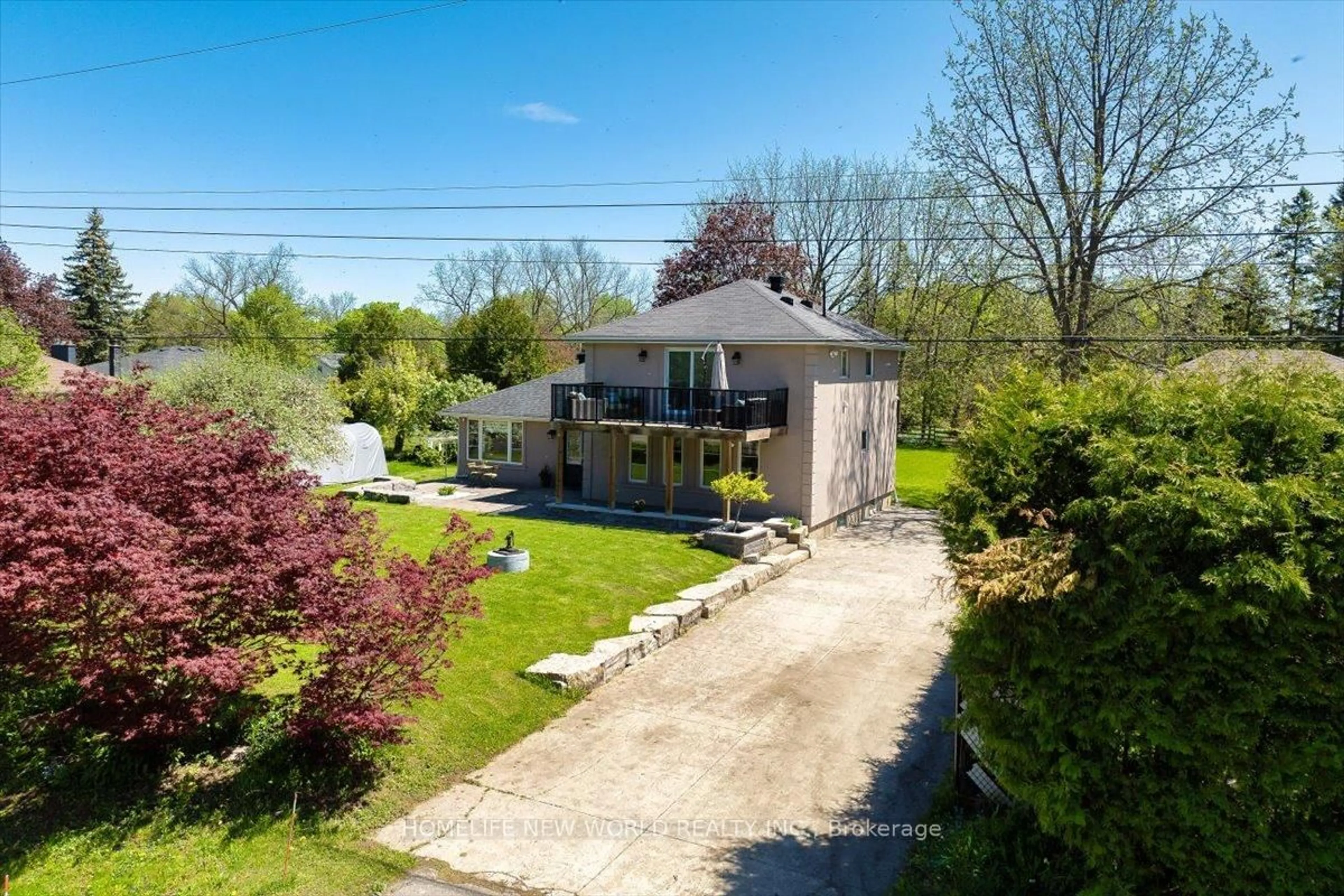 A pic from outside/outdoor area/front of a property/back of a property/a pic from drone, street for 853 Fairbank Ave, Georgina Ontario L0E 1S0