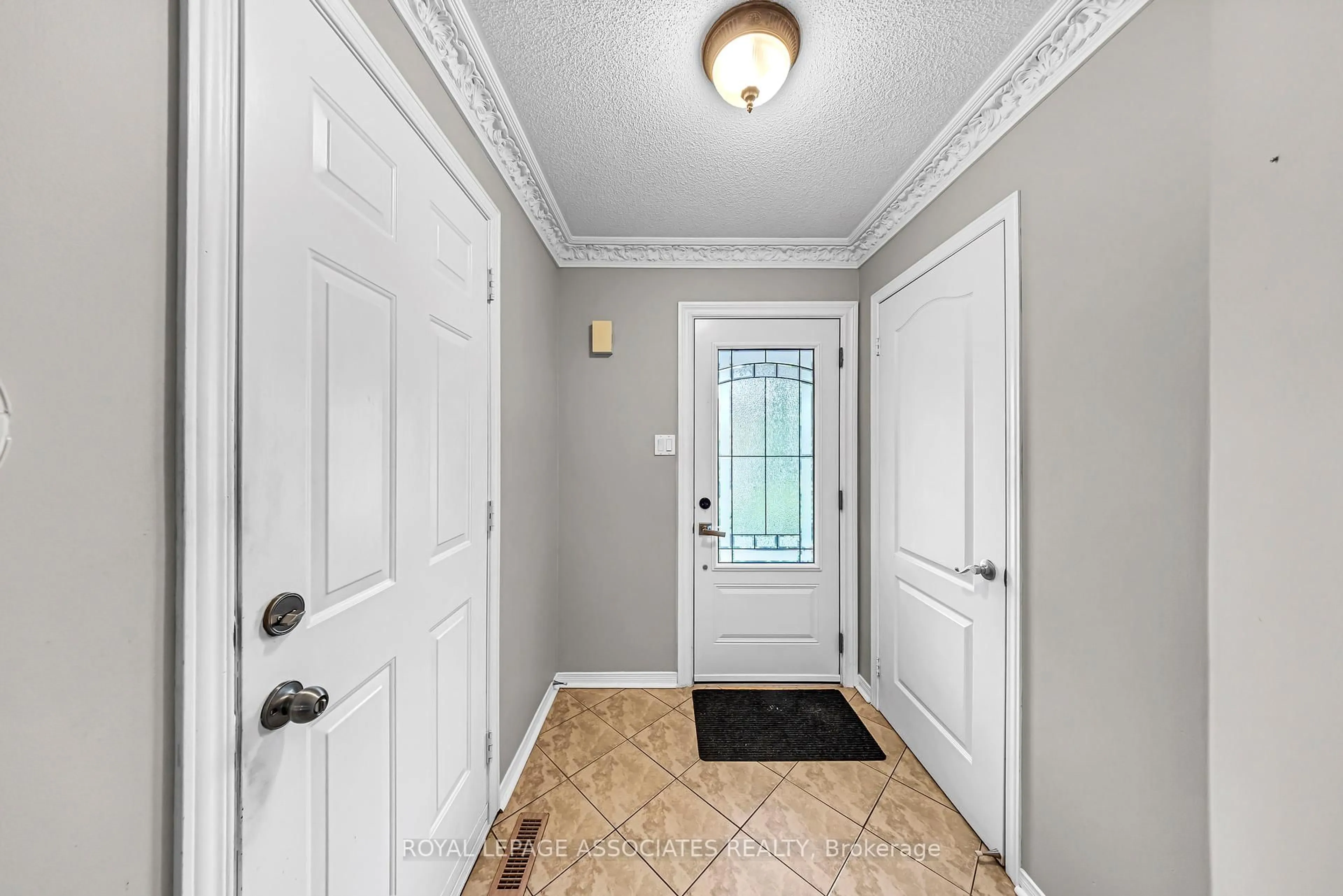 Indoor entryway for 183 Elena Cres, Vaughan Ontario L6A 2K2