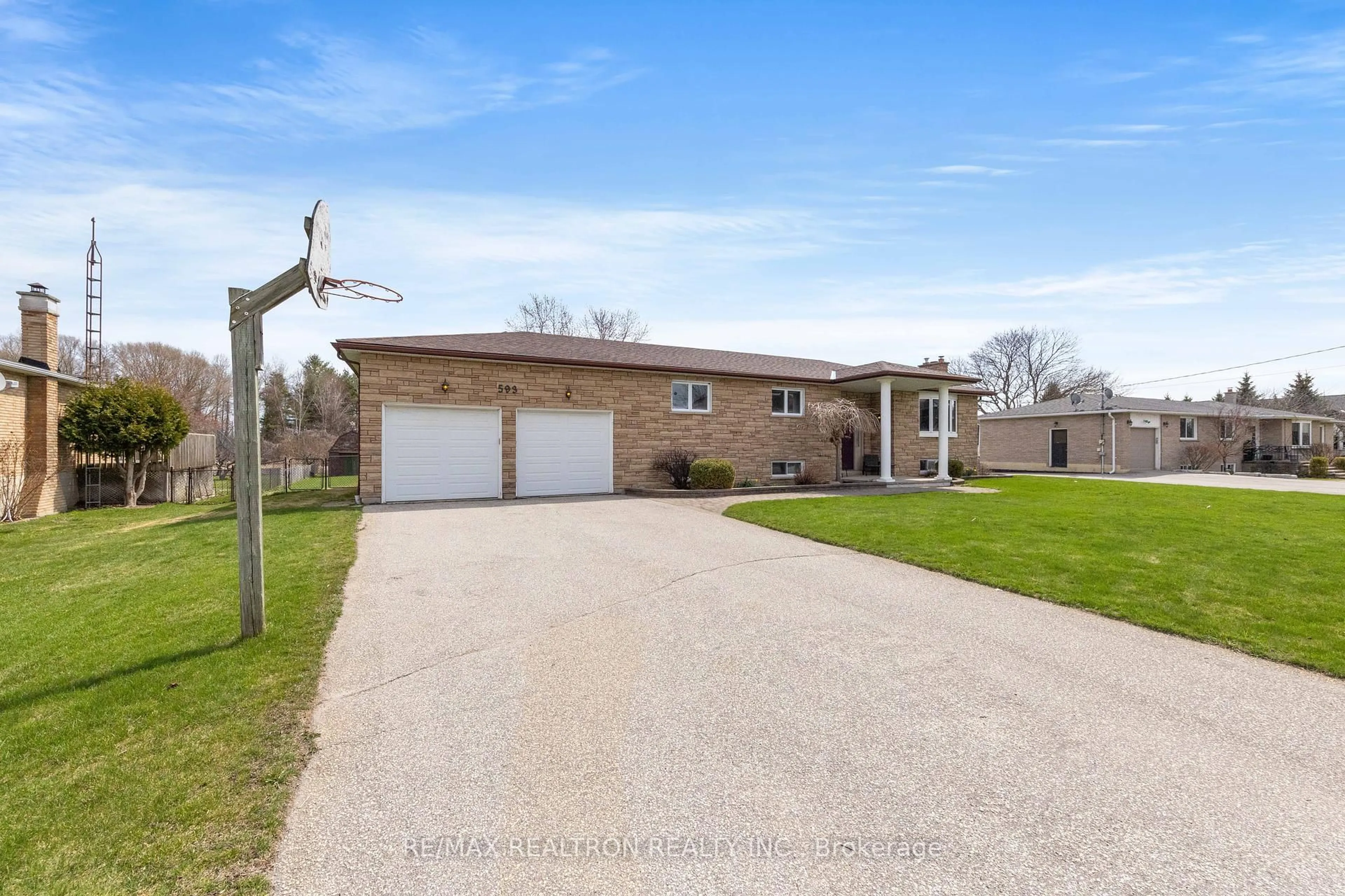 A pic from outside/outdoor area/front of a property/back of a property/a pic from drone, street for 593 Simcoe Rd, Bradford West Gwillimbury Ontario L3Z 4B4