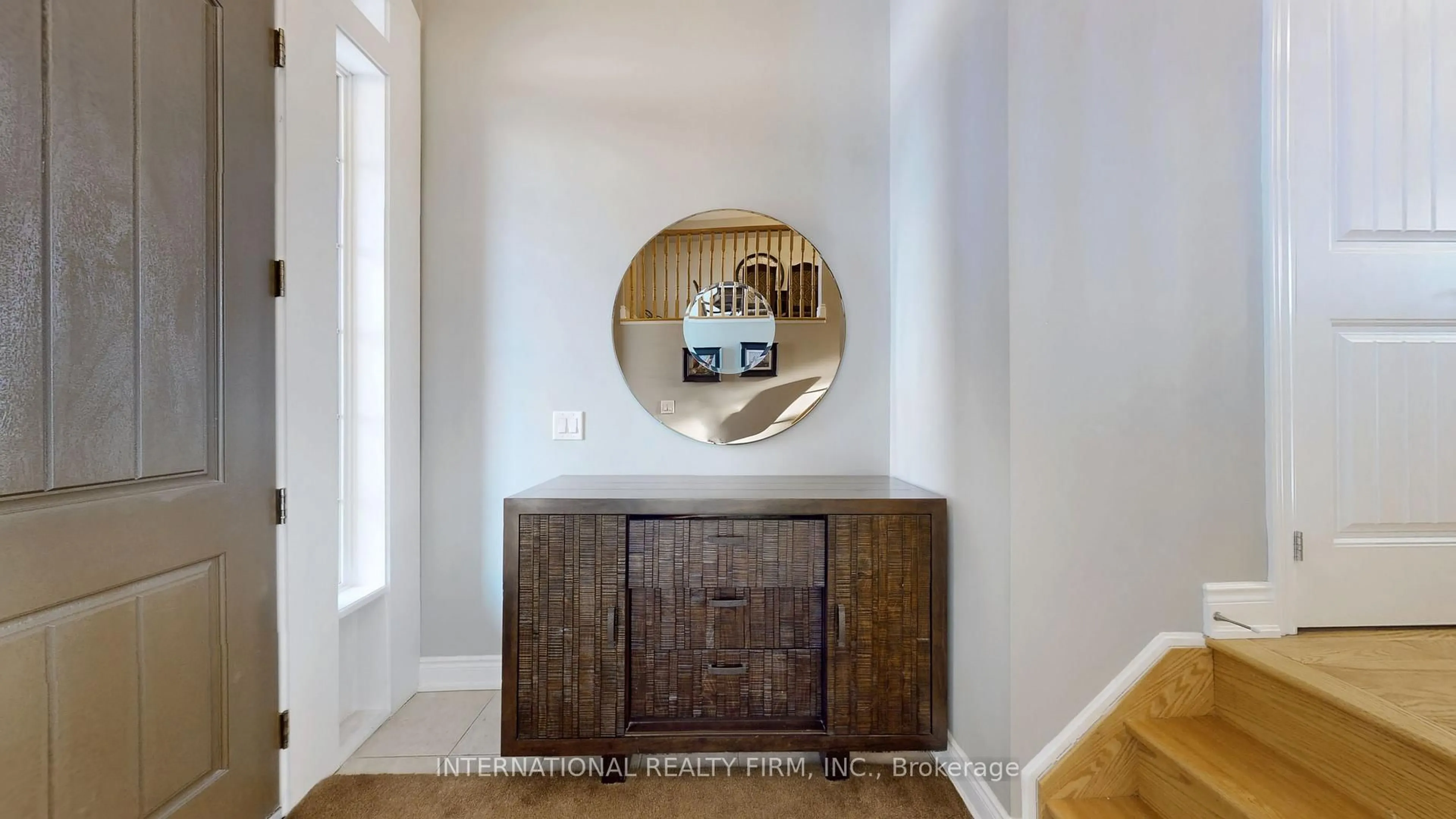Indoor entryway for 134 Lacewood Dr, Richmond Hill Ontario L4S 0E5