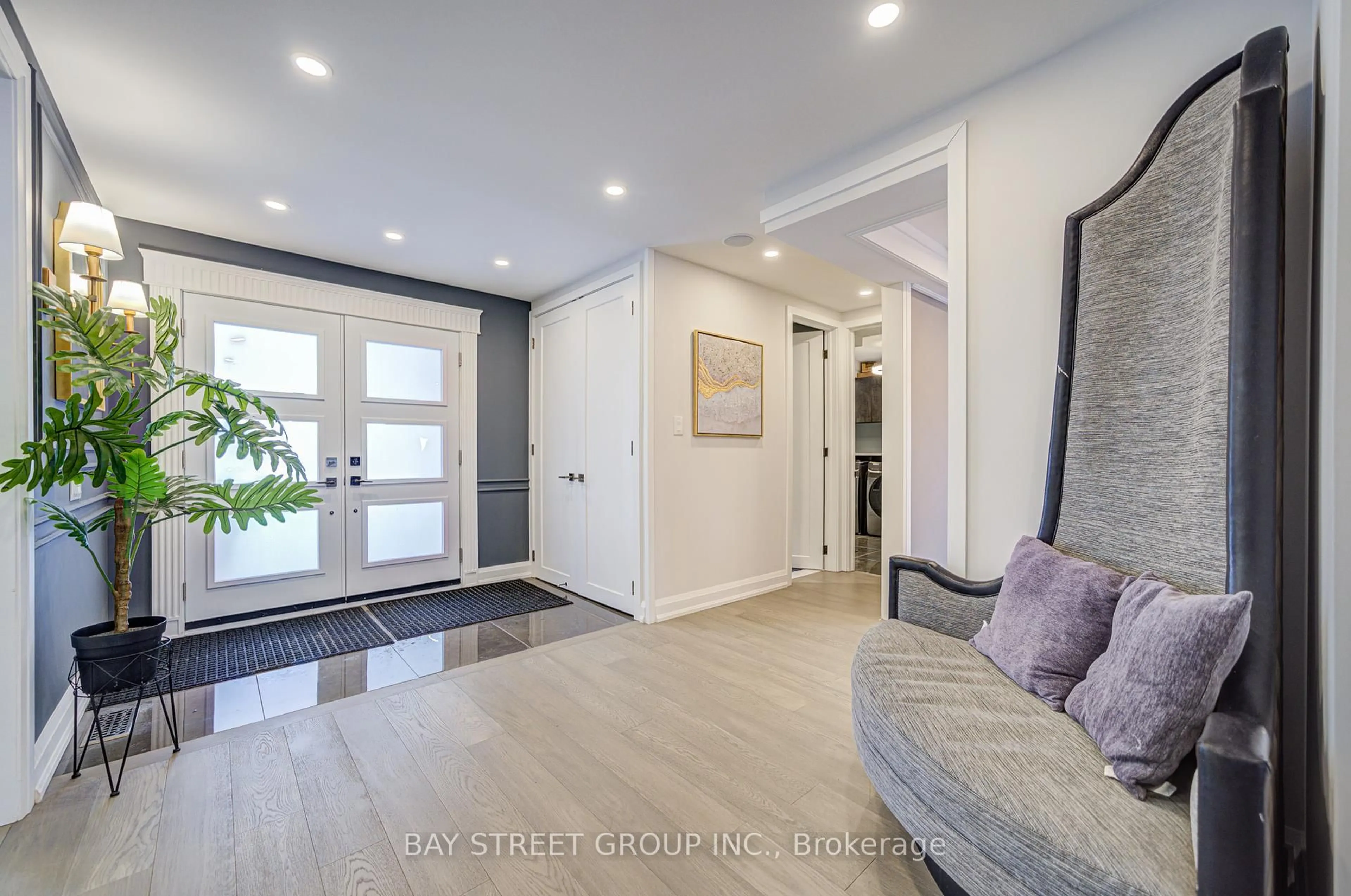 Indoor entryway for 48 Coldstream Cres, Richmond Hill Ontario L4S 1E5