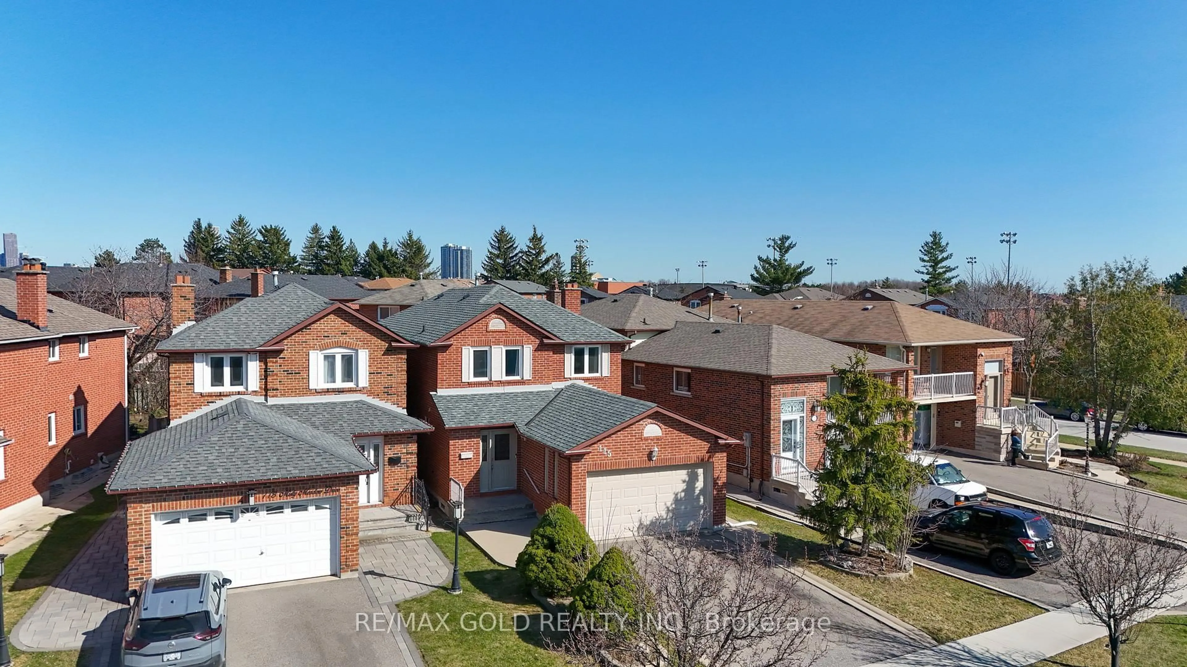 A pic from outside/outdoor area/front of a property/back of a property/a pic from drone, street for 115 Misty Meadow Dr, Vaughan Ontario L4L 3X1