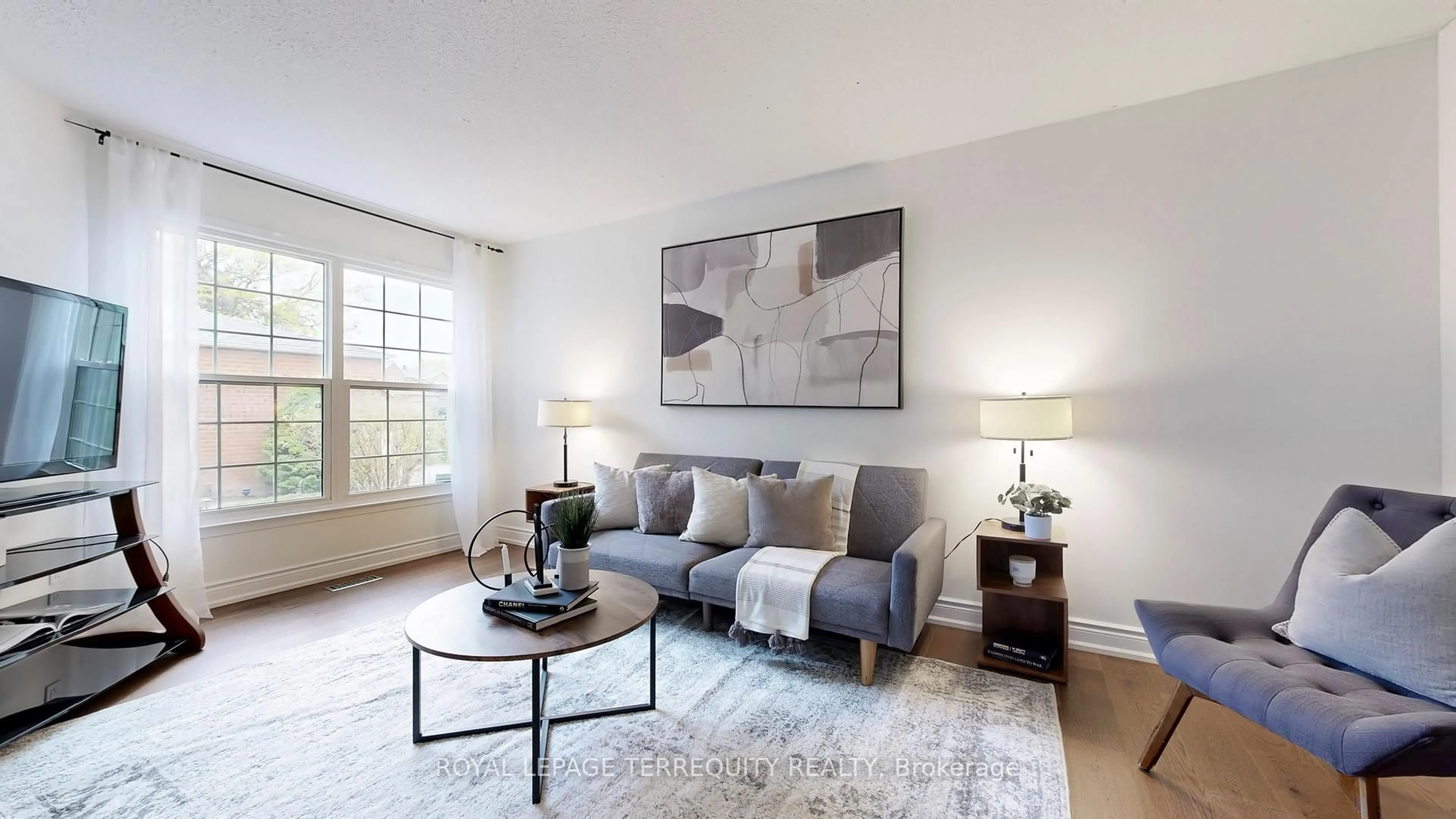 Living room with furniture, unknown for 8 Couperthwaite Cres, Markham Ontario L3R 6N4