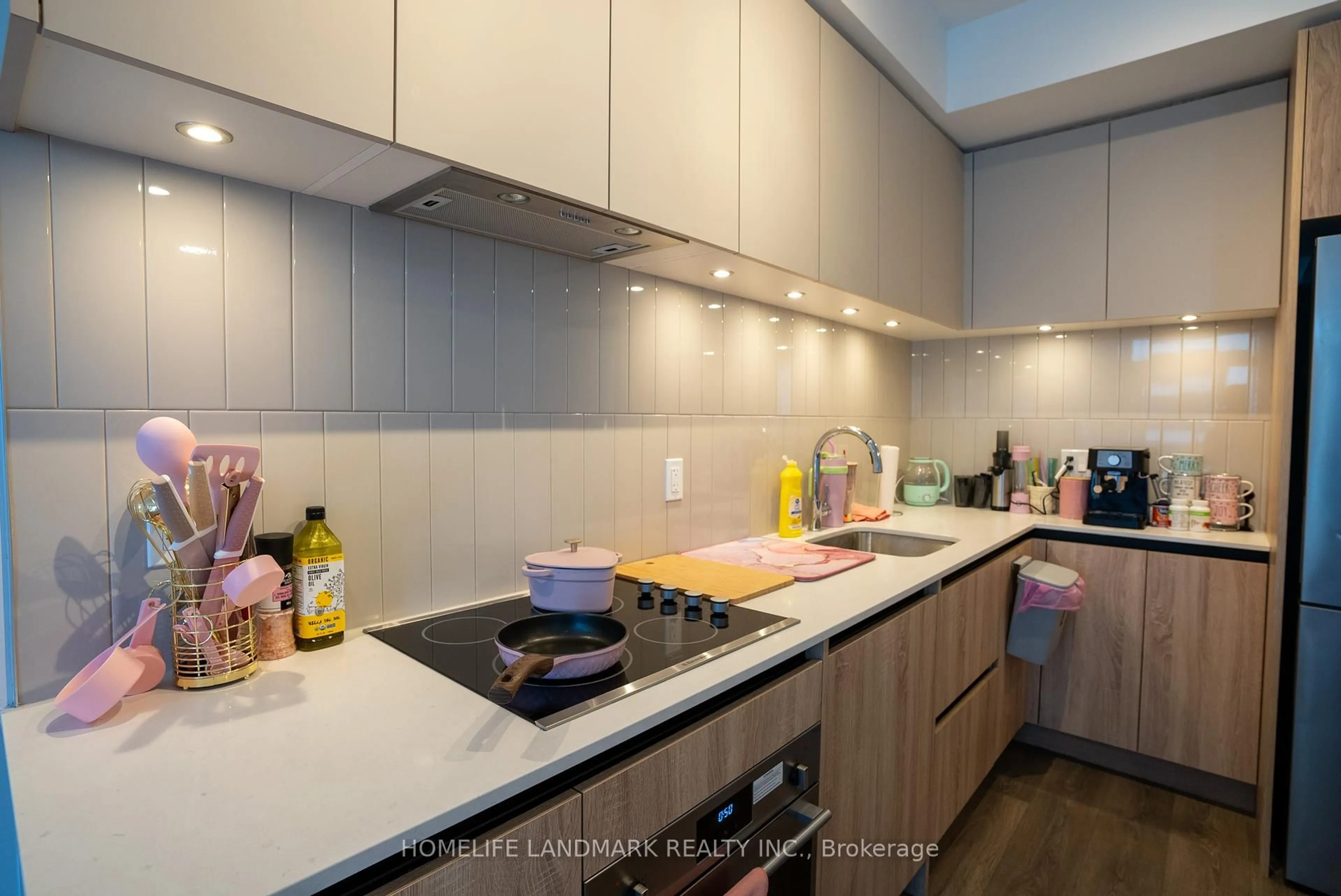 Standard kitchen, unknown for 7950 bathurst St #A-0519, Vaughan Ontario L4J 0L4
