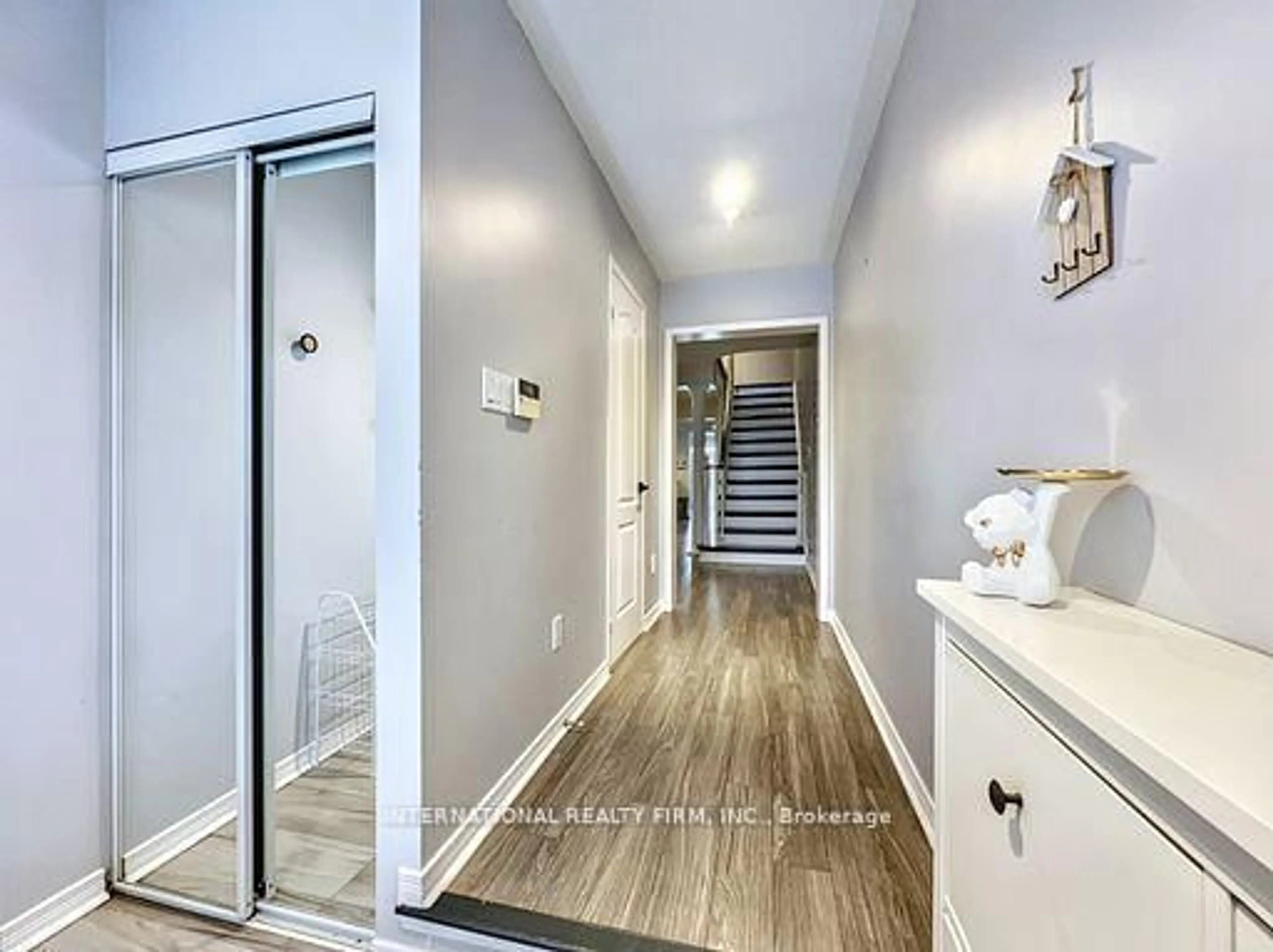 Indoor entryway for 6 Casabel Dr, Vaughan Ontario L6A 3M4