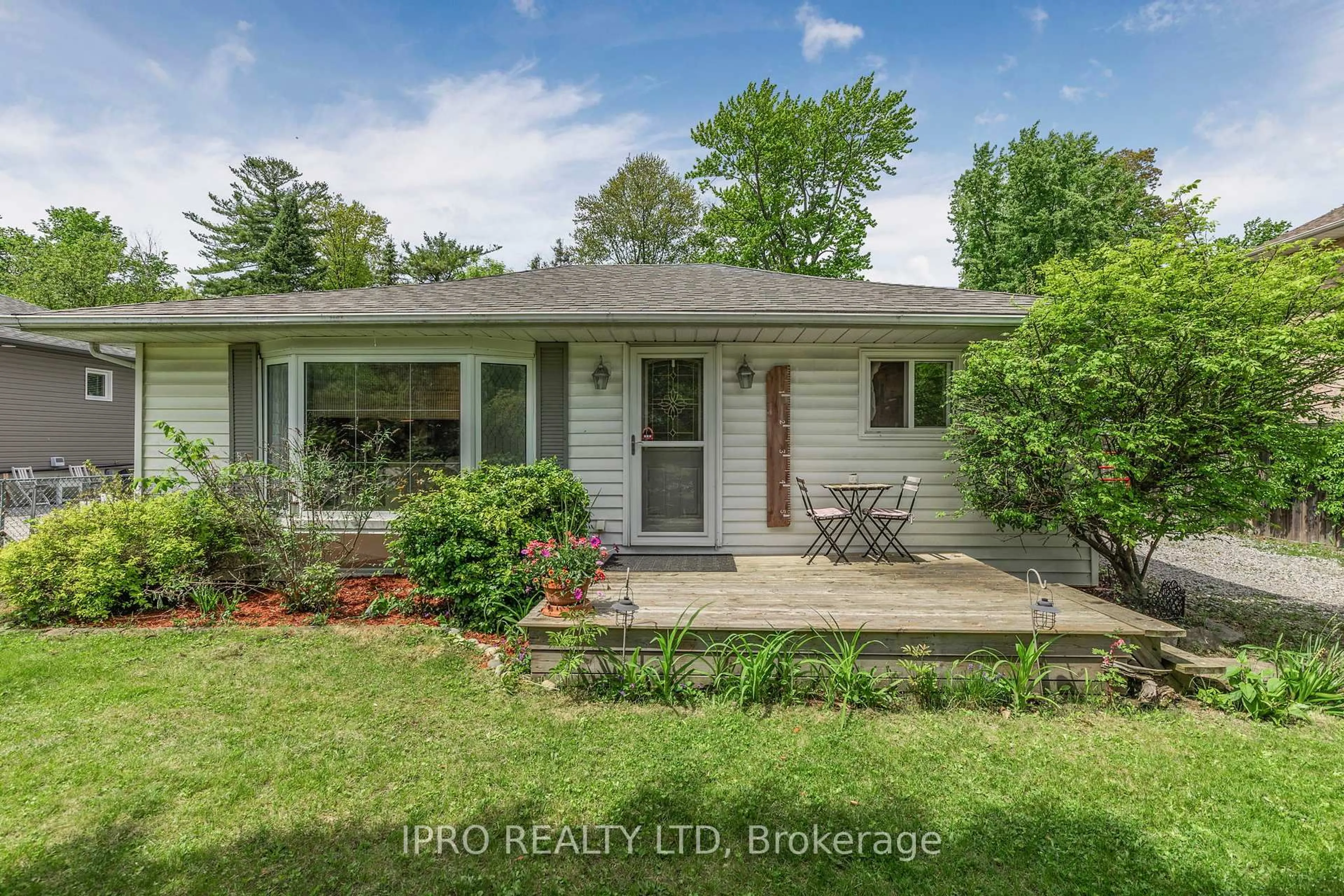 Unknown for 36 Oak Ave, East Gwillimbury Ontario L9N 1A2