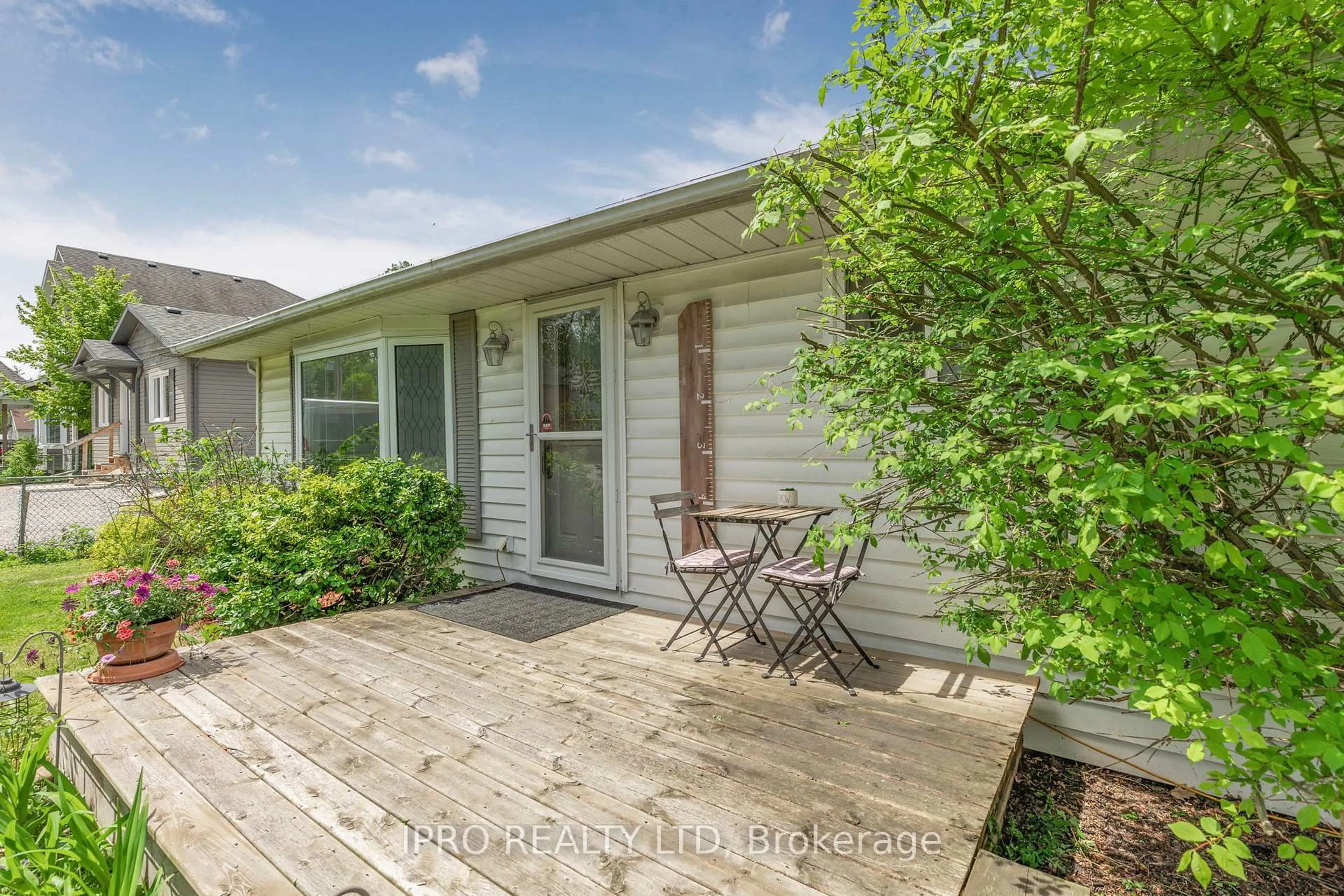 Unknown for 36 Oak Ave, East Gwillimbury Ontario L9N 1A2