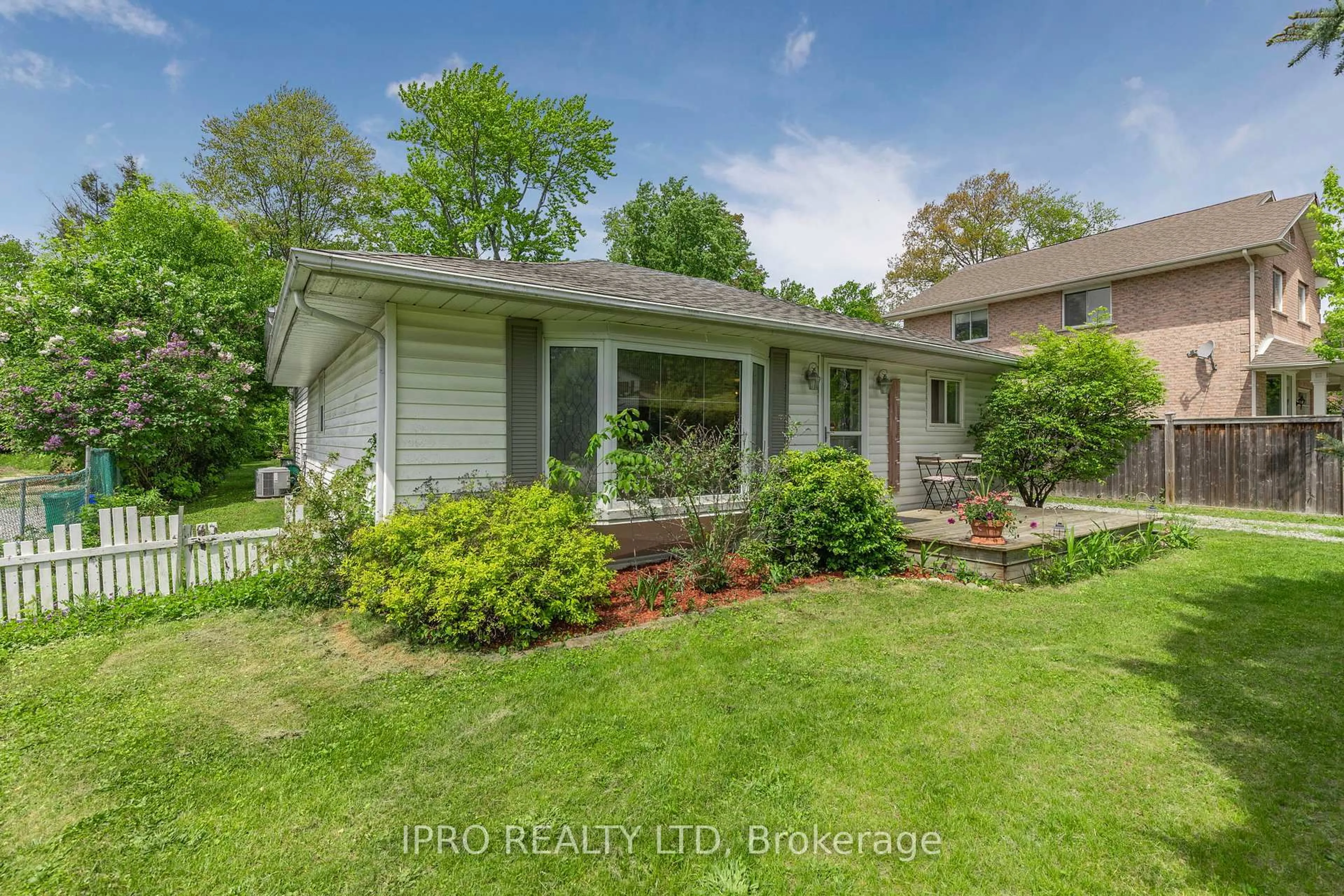 Unknown for 36 Oak Ave, East Gwillimbury Ontario L9N 1A2