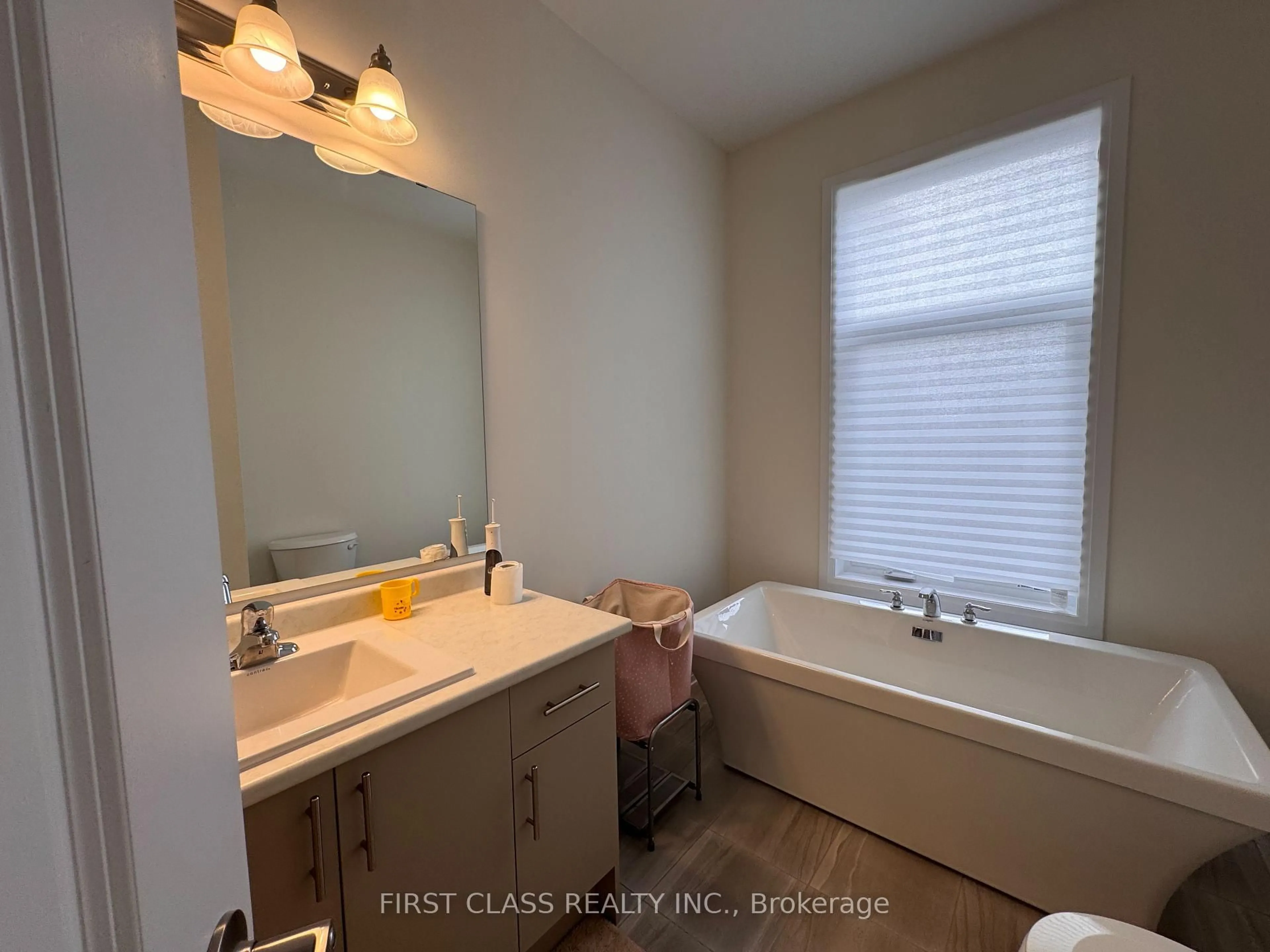 Standard bathroom, ceramic/tile floor for 56 Millman Lane, Richmond Hill Ontario L4E 3R9