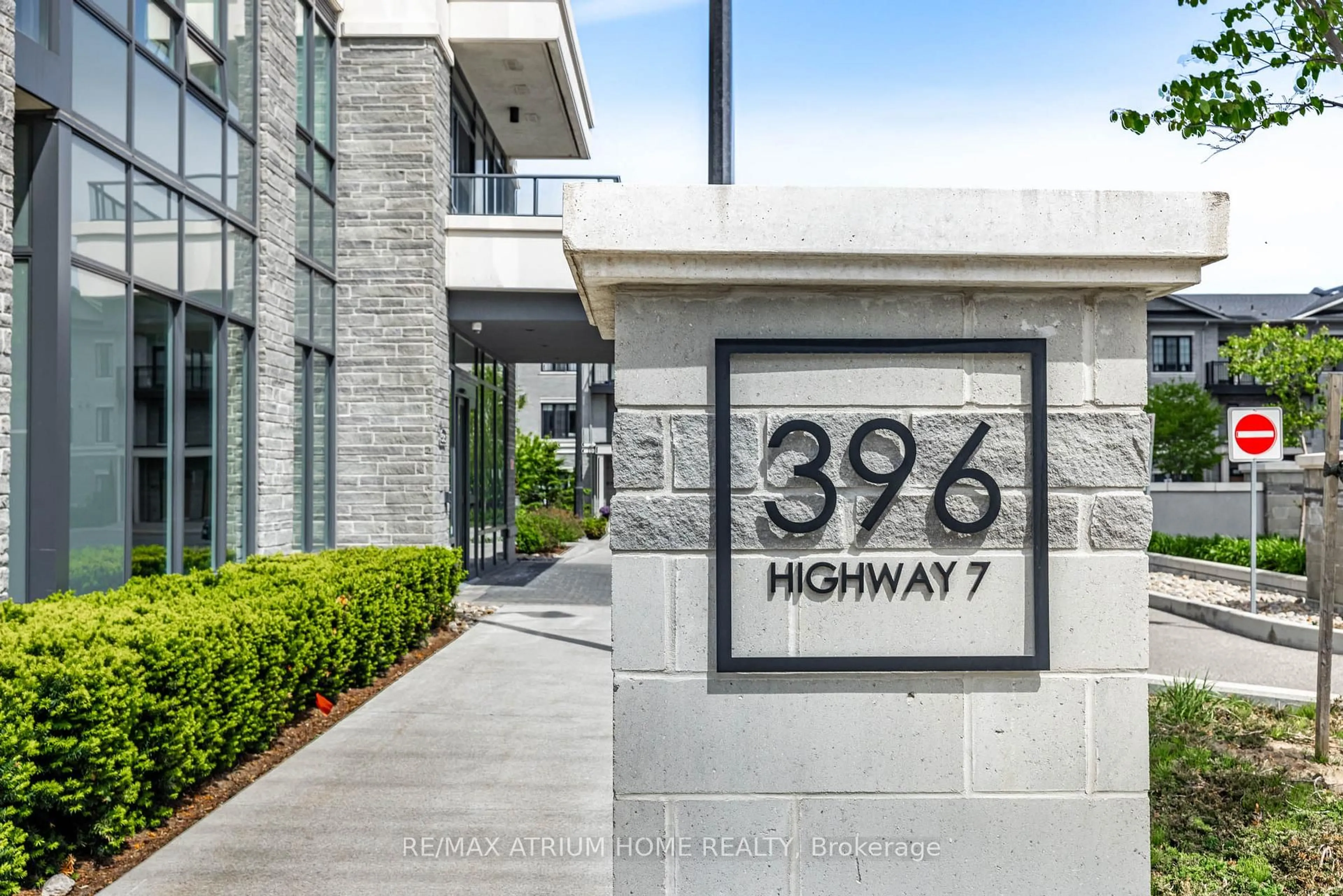 Indoor entryway for 396 Highway 7 N/A #705, Richmond Hill Ontario L4B 0G7