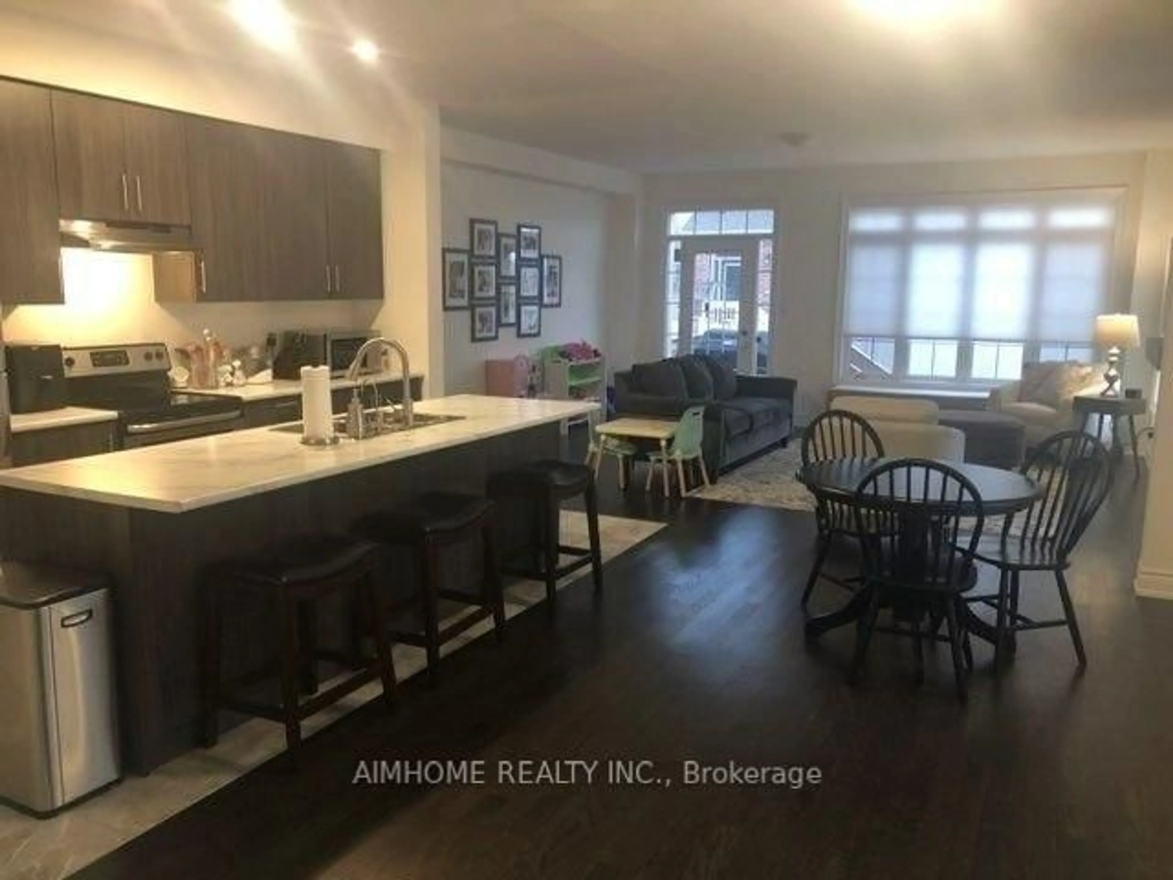 Open concept kitchen, unknown for 1 Briarfield Ave, East Gwillimbury Ontario L9N 0P5
