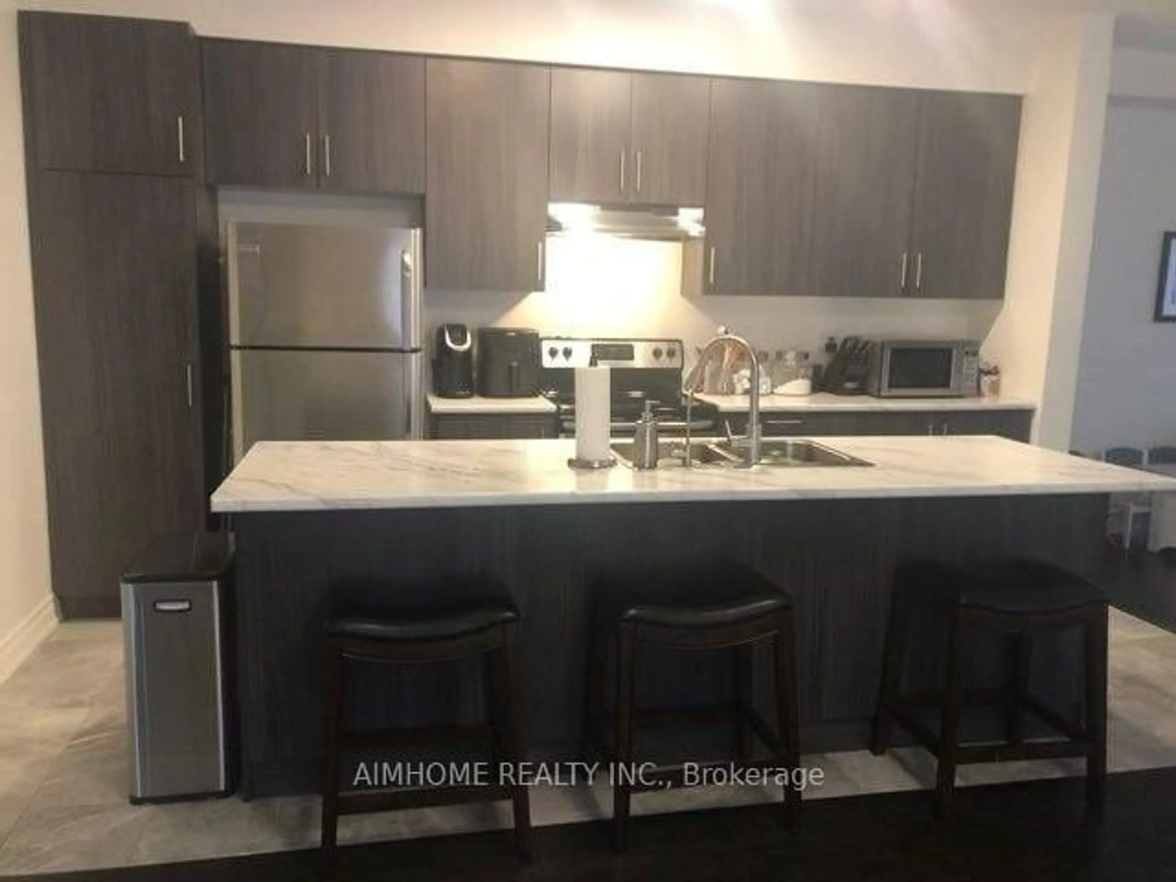 Standard kitchen, unknown for 1 Briarfield Ave, East Gwillimbury Ontario L9N 0P5