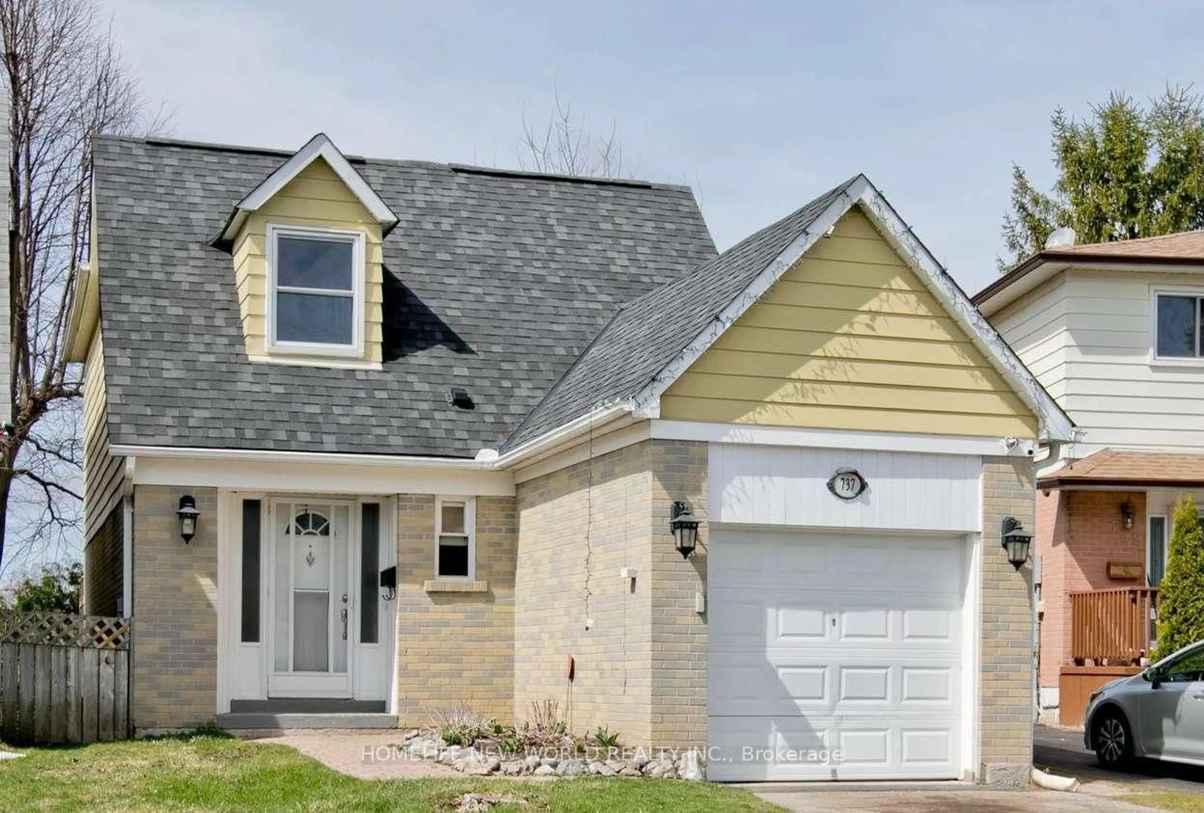 Home with vinyl exterior material, street for 737 Pam Cres, Newmarket Ontario L3Y 5B7