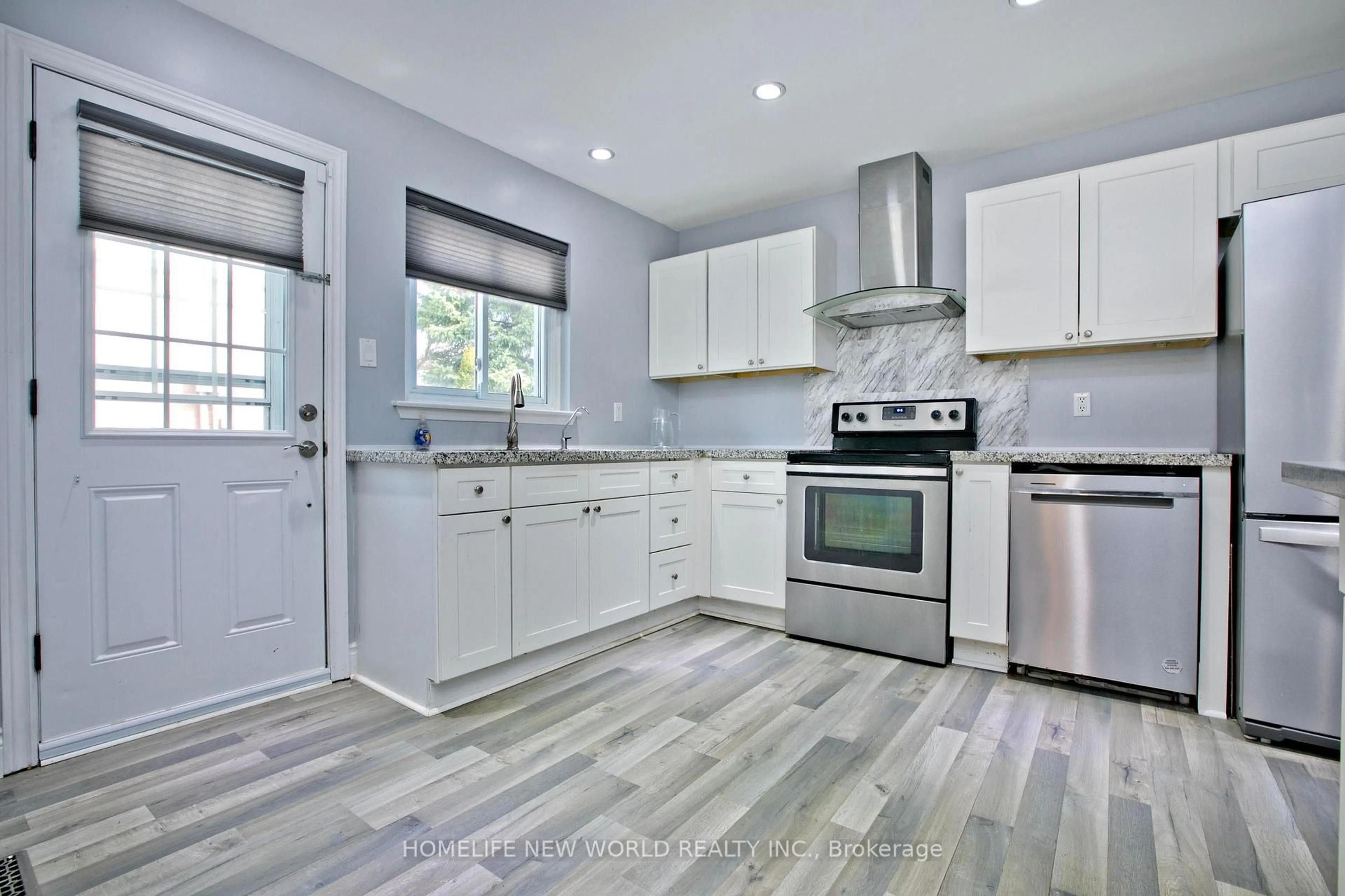 Open concept kitchen, ceramic/tile floor for 737 Pam Cres, Newmarket Ontario L3Y 5B7