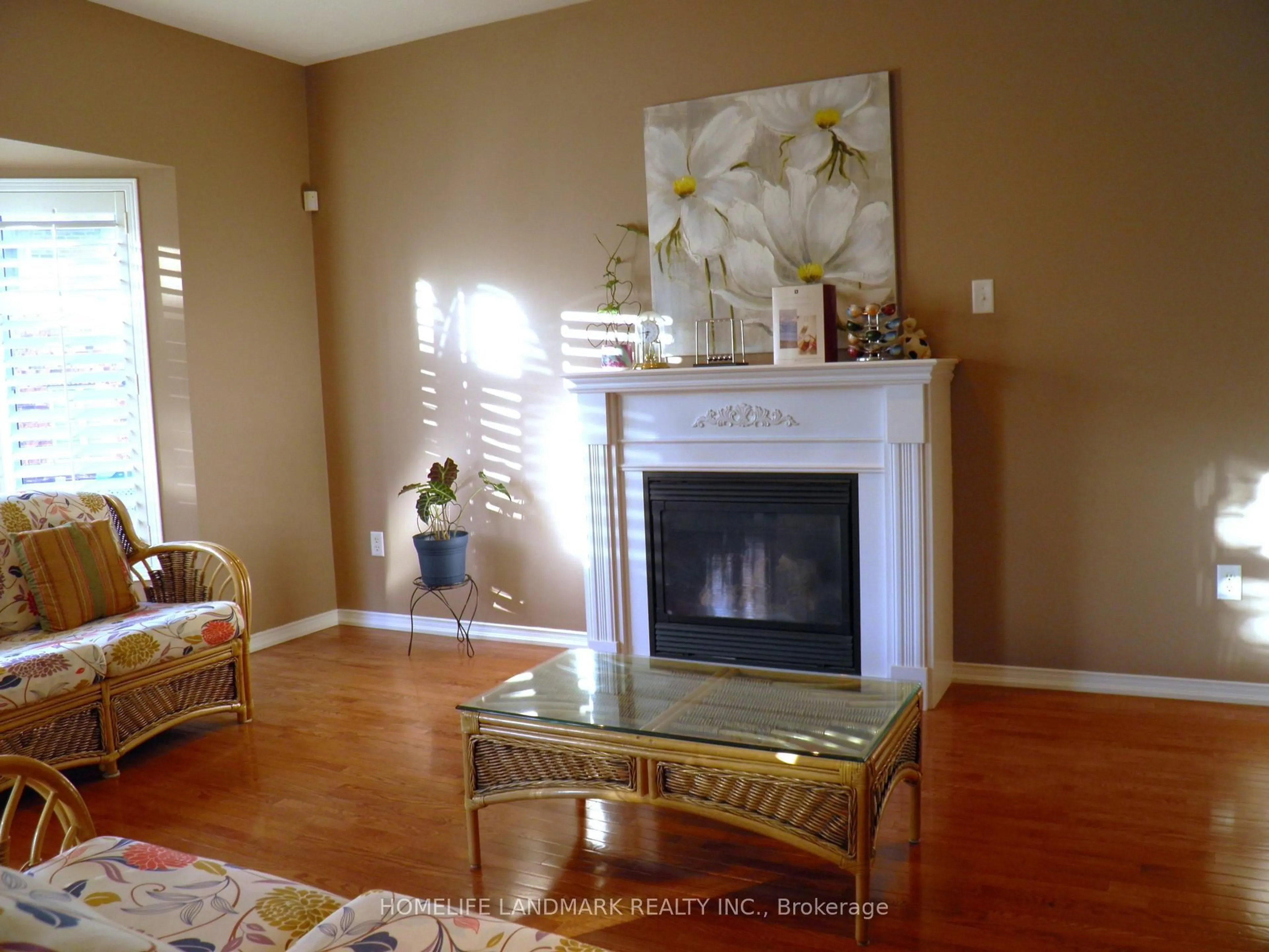 Living room with furniture, unknown for 58 Gannett Dr, Richmond Hill Ontario L4E 0G2