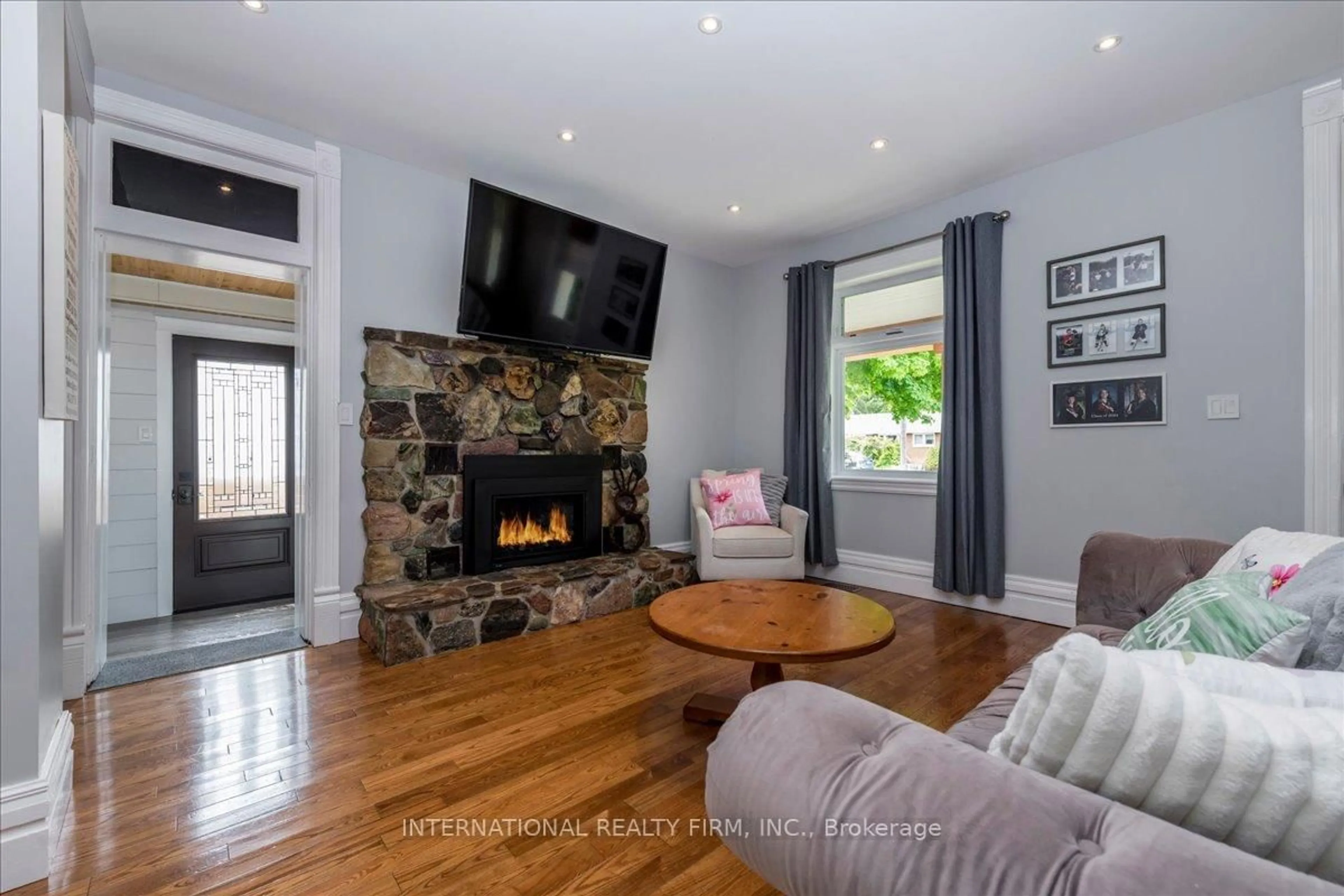 Living room with furniture, unknown for 8061 Main St, Adjala-Tosorontio Ontario L0M 1J0