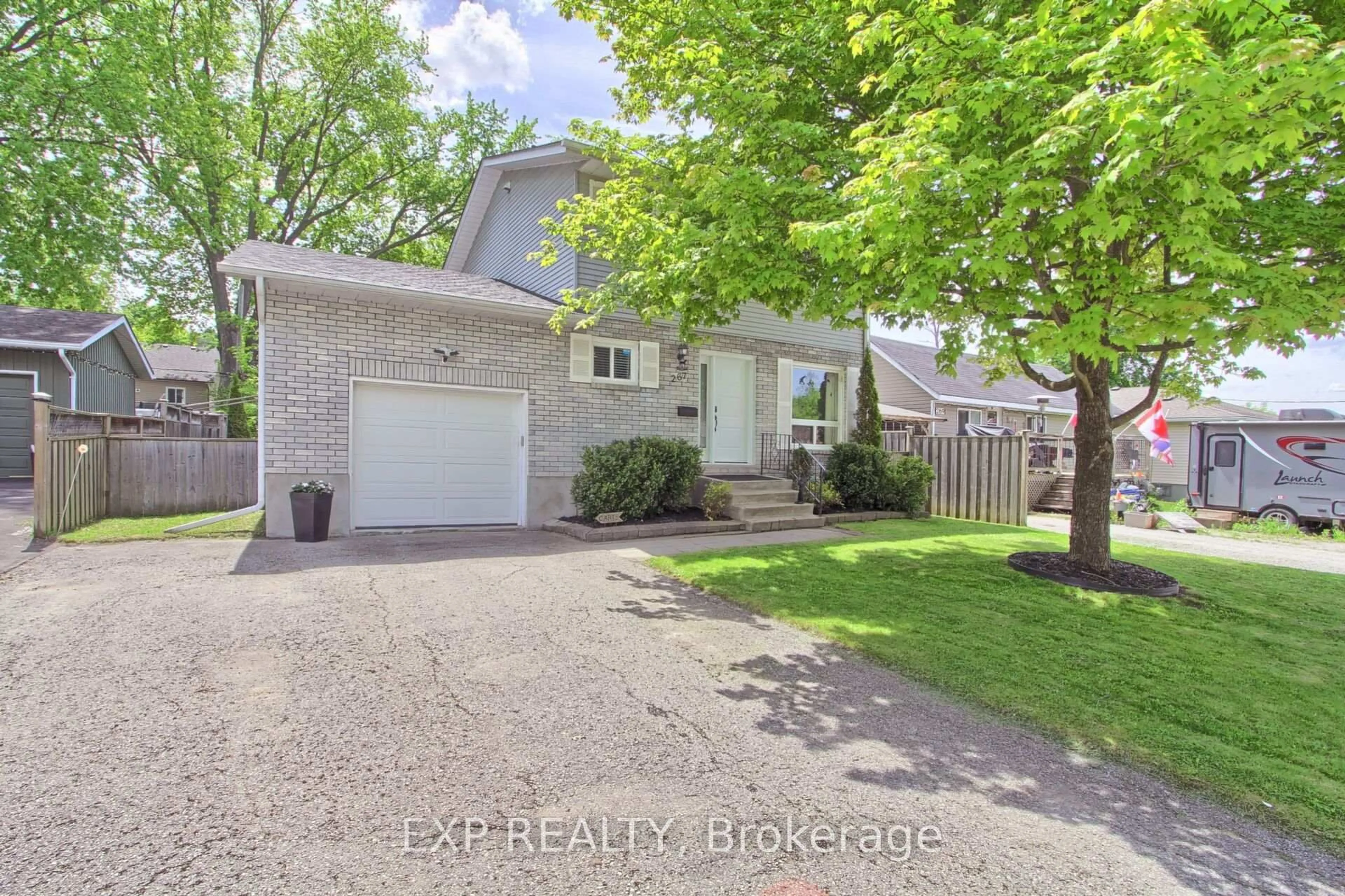 A pic from outside/outdoor area/front of a property/back of a property/a pic from drone, street for 267 Cedarholme Ave, Georgina Ontario L4P 2W5