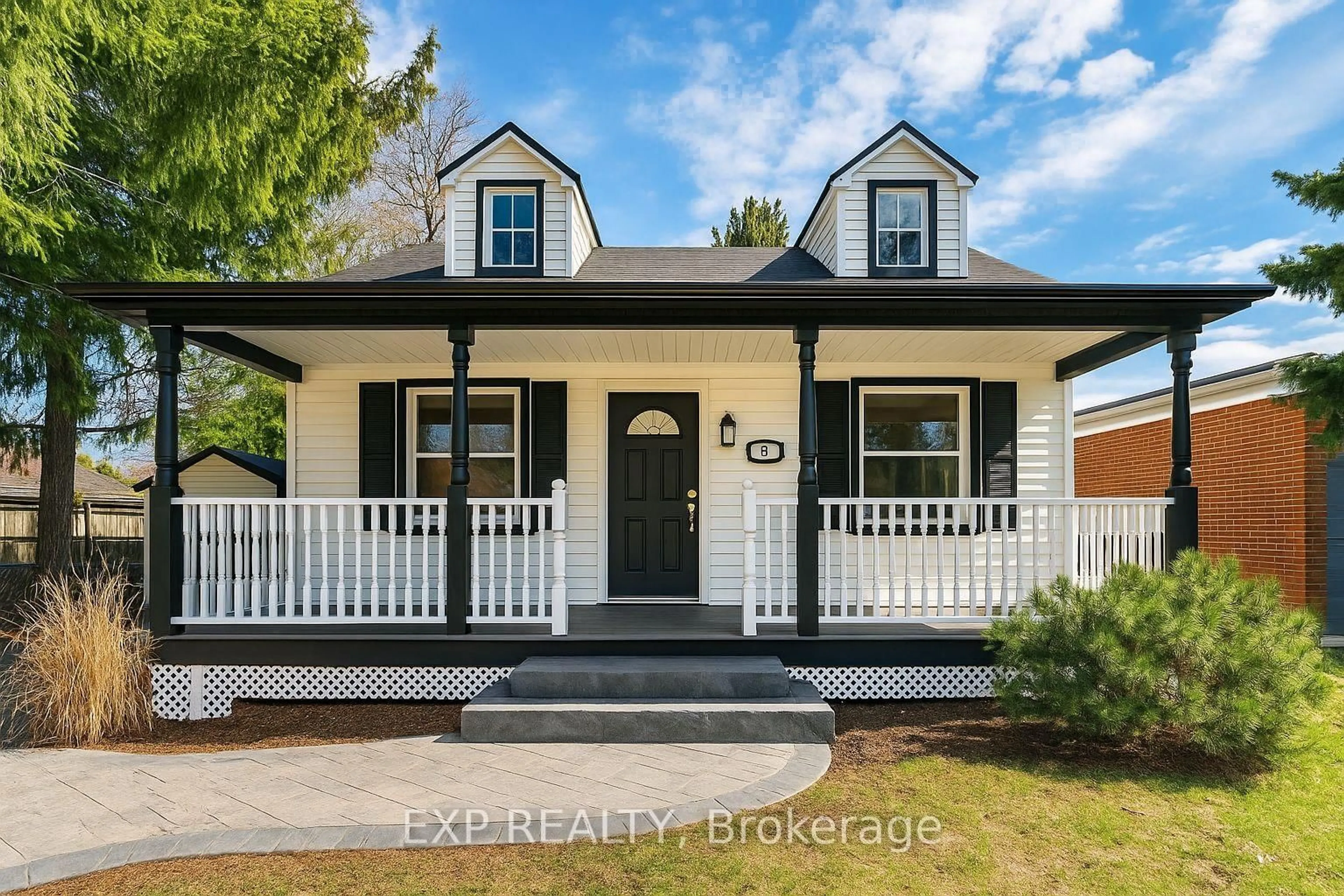 Home with vinyl exterior material, street for 207 Church St, Richmond Hill Ontario L4C 1W7